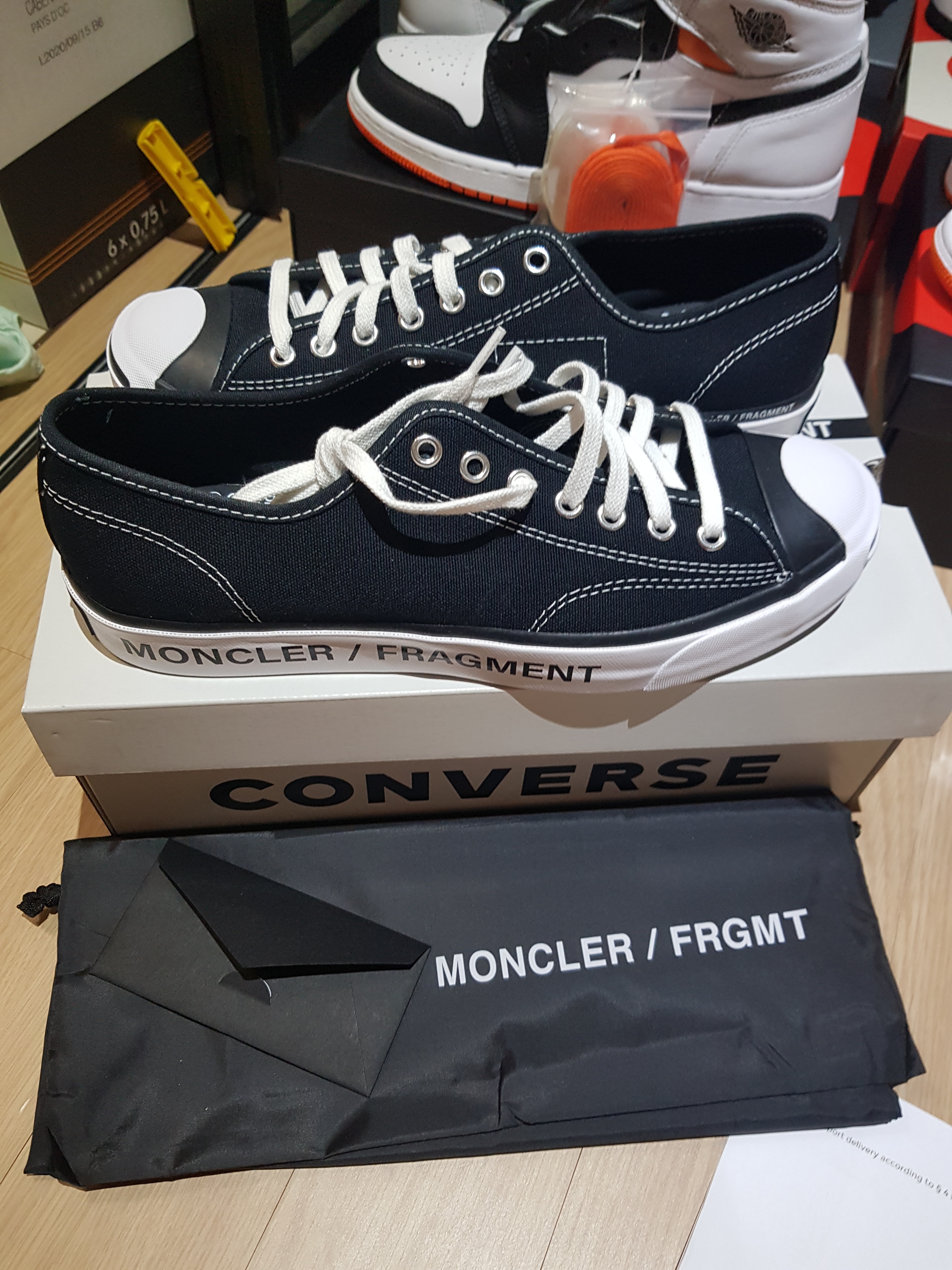 Converse x Moncler x Fragment Jack Purcell Fraylor II Black, (W) Jordan 1 Low White Wolf Grey 착용 스타일 - 3
