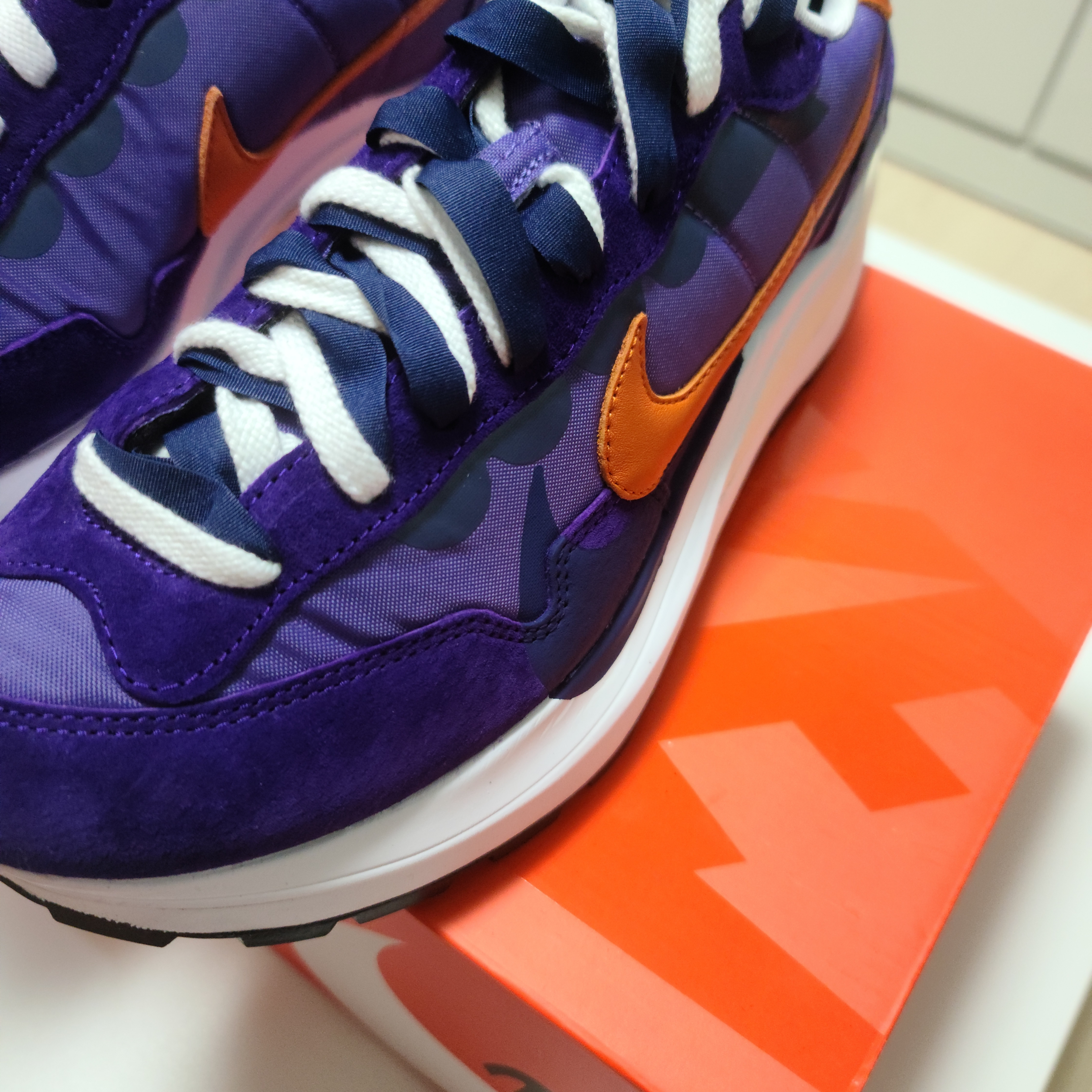 Nike x Sacai VaporWaffle Dark Iris 착용 스타일