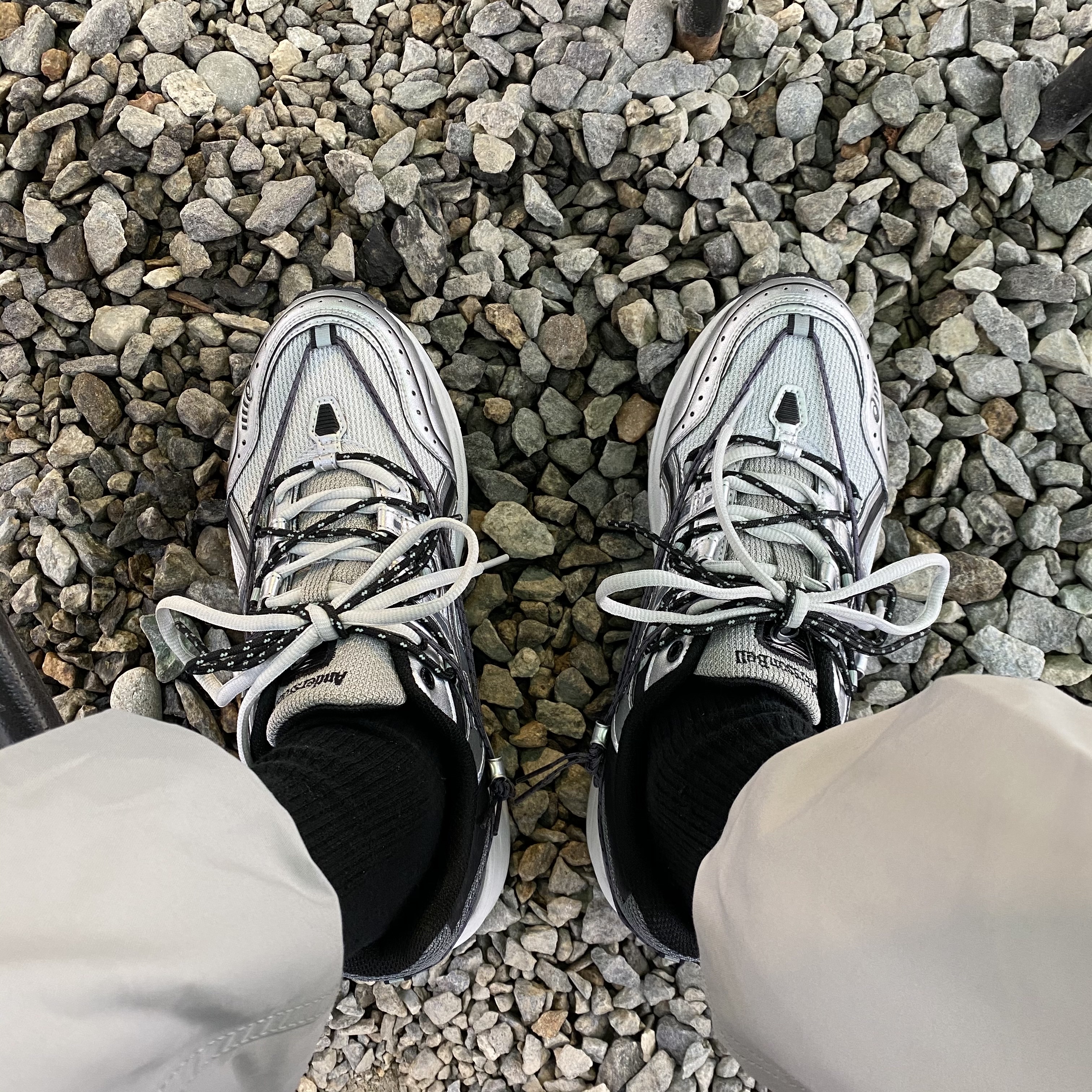 Asics x Andersson Bell Gel-1090 Glacier Grey Silver 착용 스타일 - 2