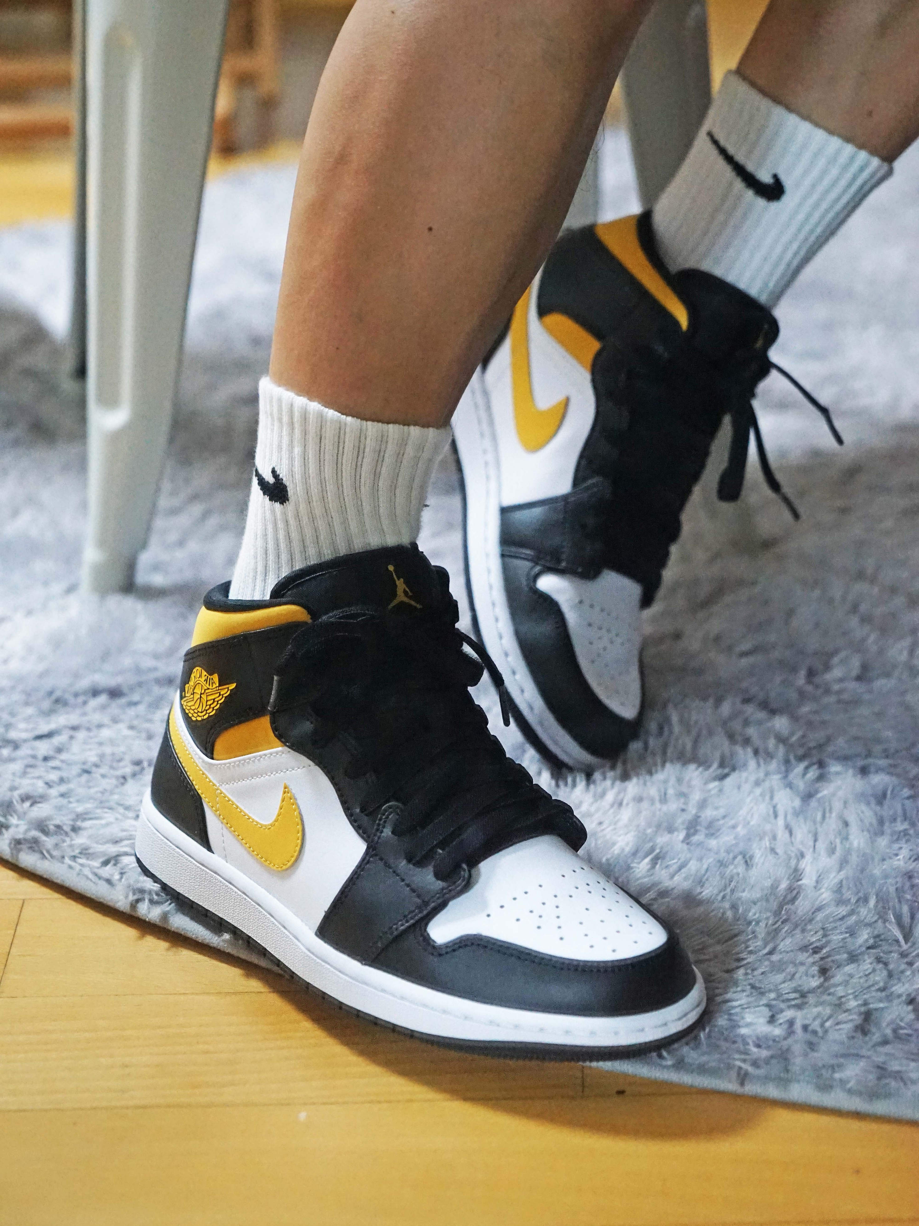 Jordan 1 Mid Pollen 착용 스타일 - 1