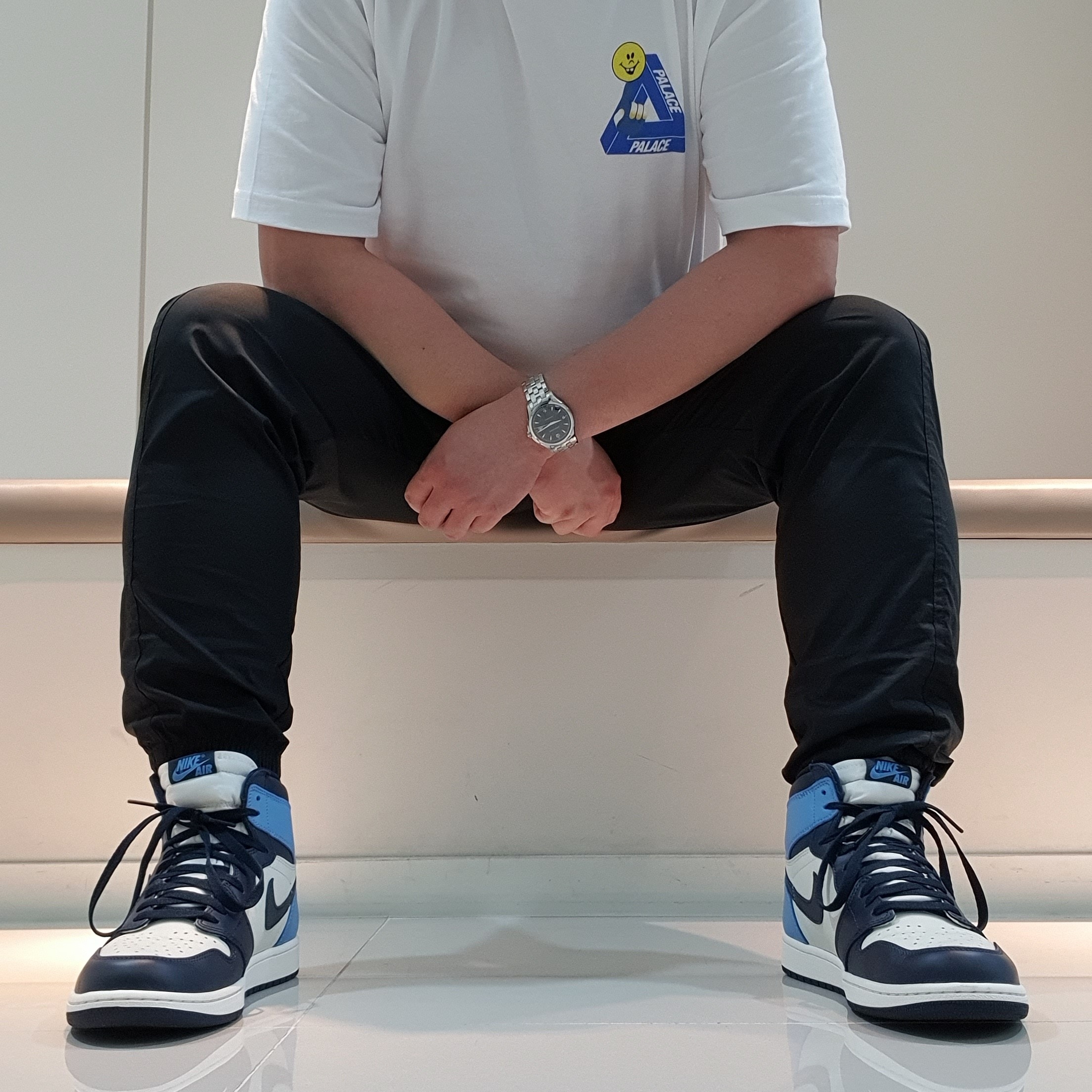 Palace Tri-Smiler T-Shirt White - 20SS, Jordan 1 Retro High Obsidian UNC 착용 스타일
