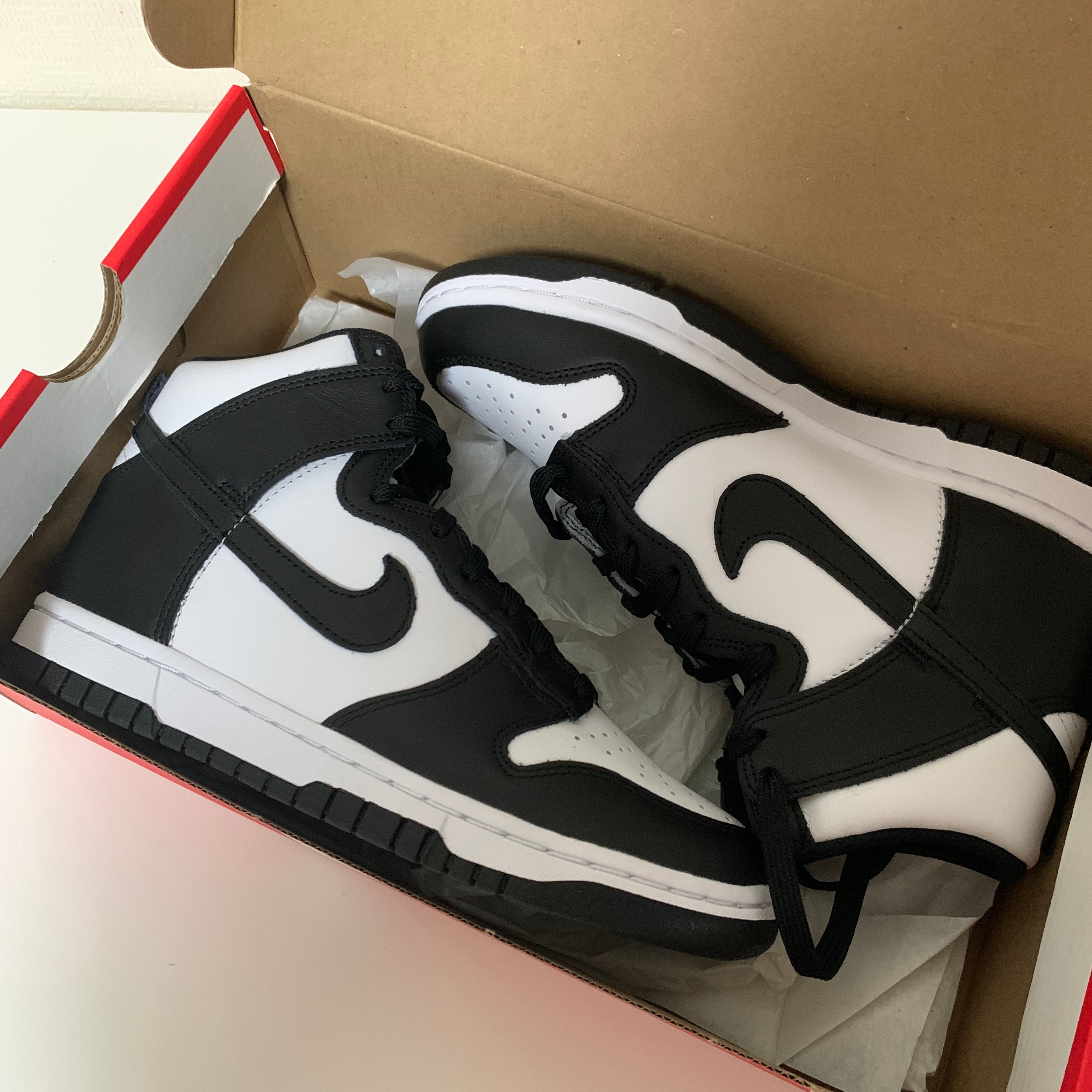 (W) Nike Dunk High Black and White 착용 스타일 - 2