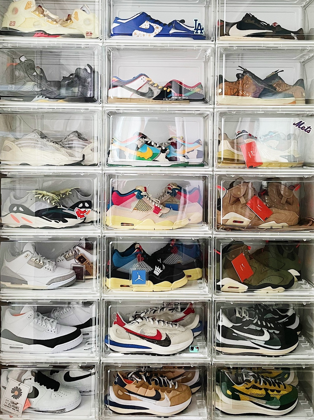 (W) New Balance 327 White Moonbeam, Nike x Sacai VaporWaffle Tour Yellow & Gorge Green Sail 착용 스타일 - 3