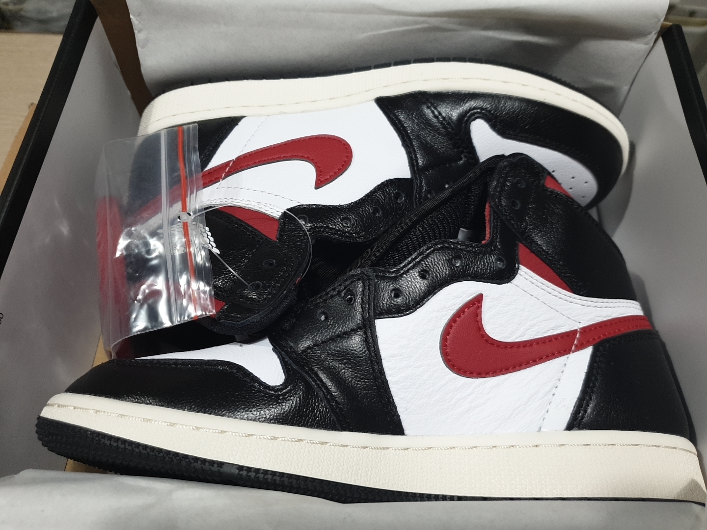 Jordan 1 Retro High OG Gym Red μ°©μ© μ€νμΌ