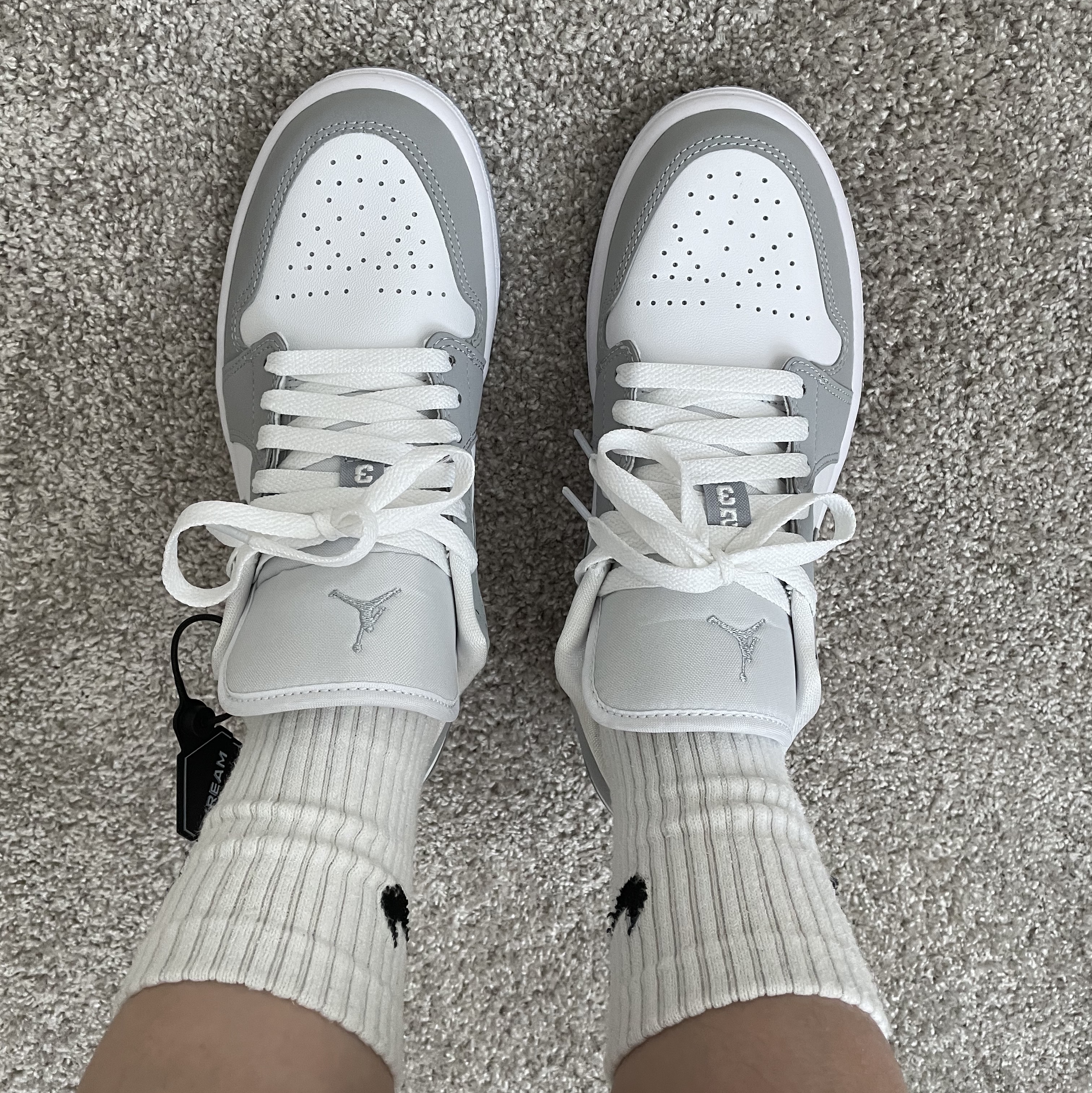 (W) Jordan 1 Low White Wolf Grey 착용 스타일 - 2