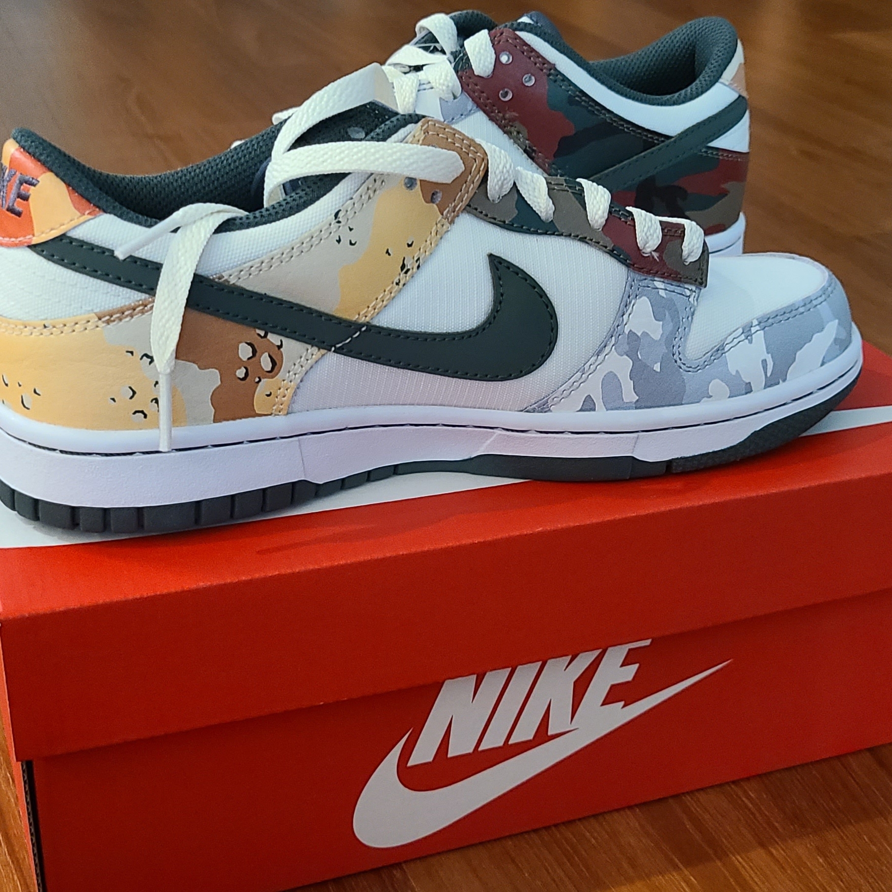Nike Dunk Low SE Sail Multi Camo 착용 스타일