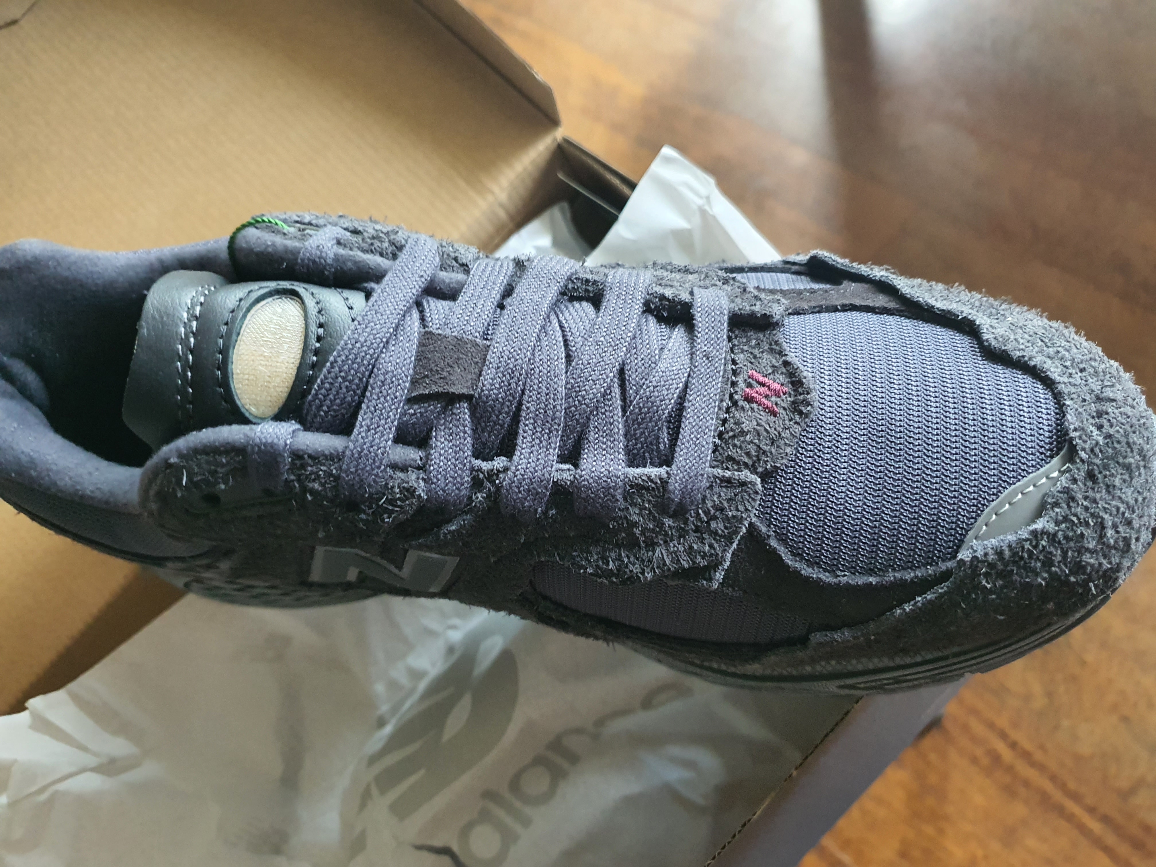 New Balance 2002R Protection Pack Phantom 착용 스타일 - 1