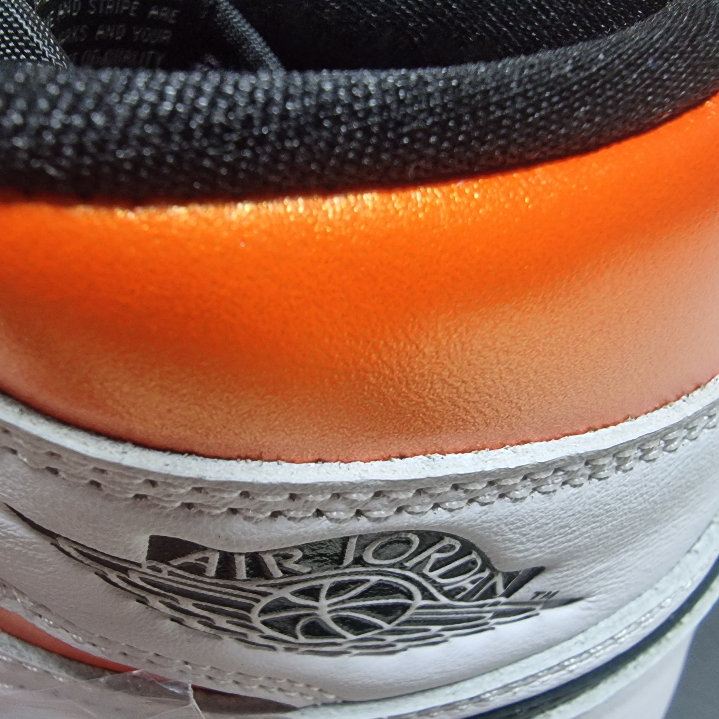 Jordan 1 Retro High OG Electro Orange 착용 스타일 - 2