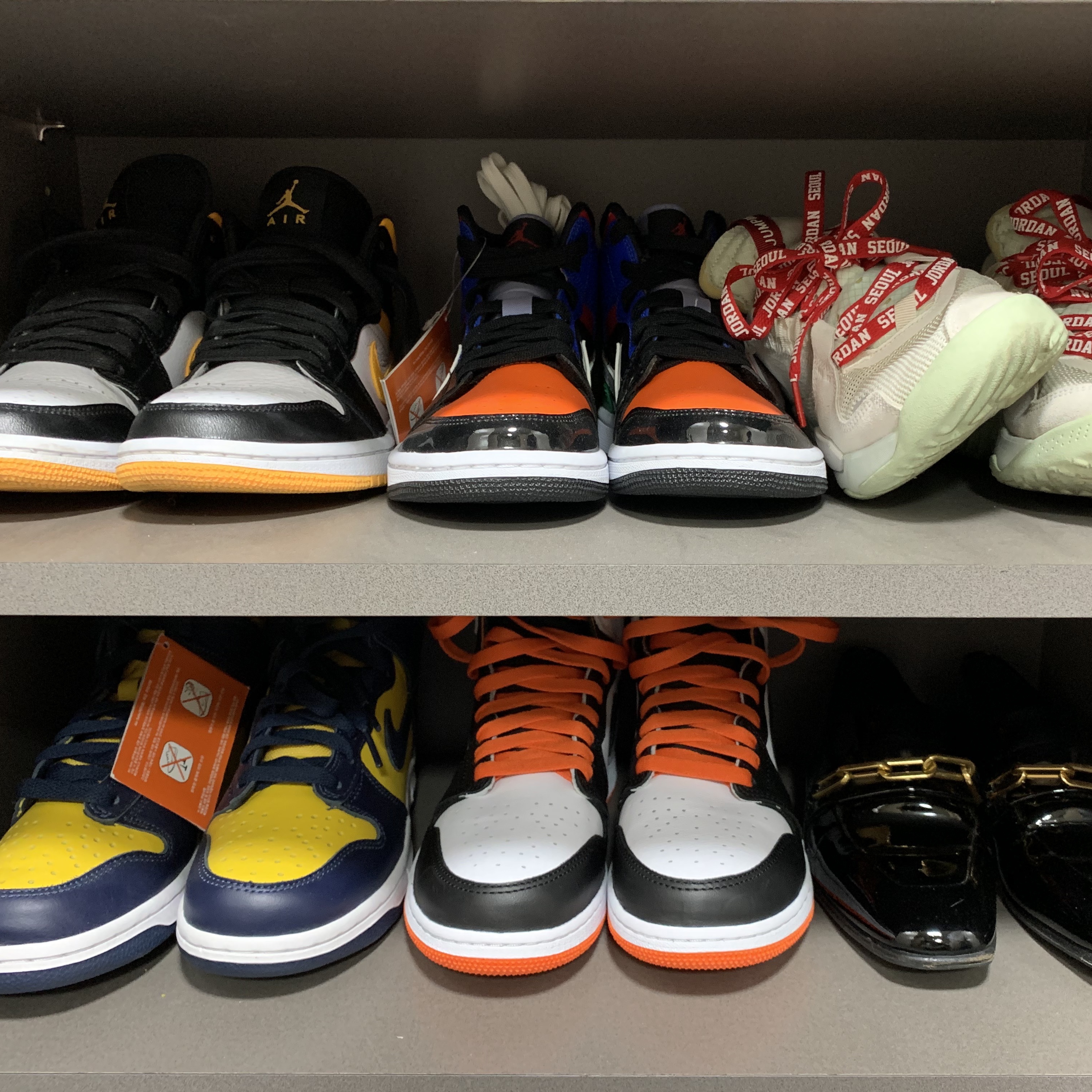 (GS) Jordan 1 Retro High OG Electro Orange, Nike Dunk High SP Maize & Blue 착용 스타일