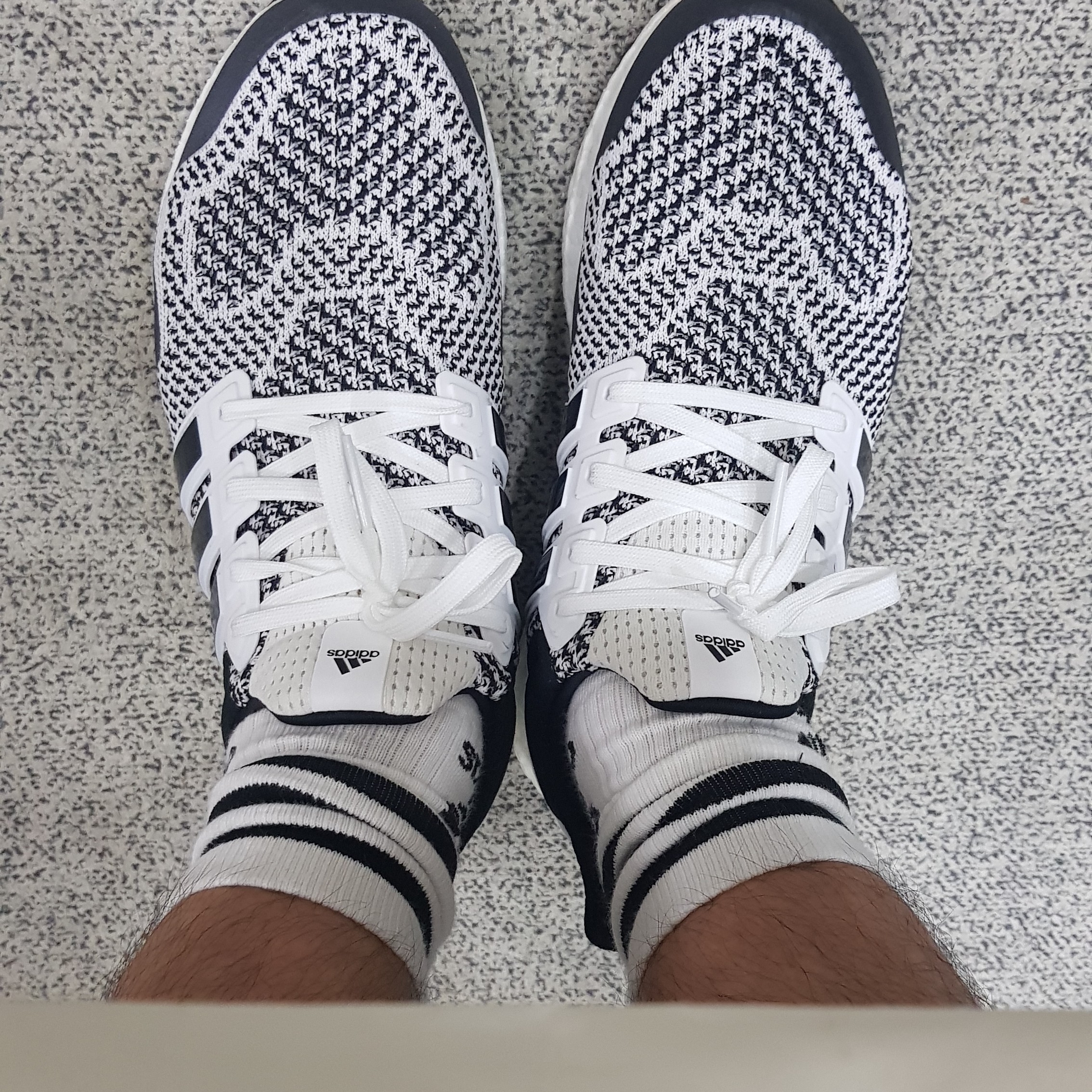 Adidas Ultraboost 1.0 DNA Cookies and Cream 착용 스타일