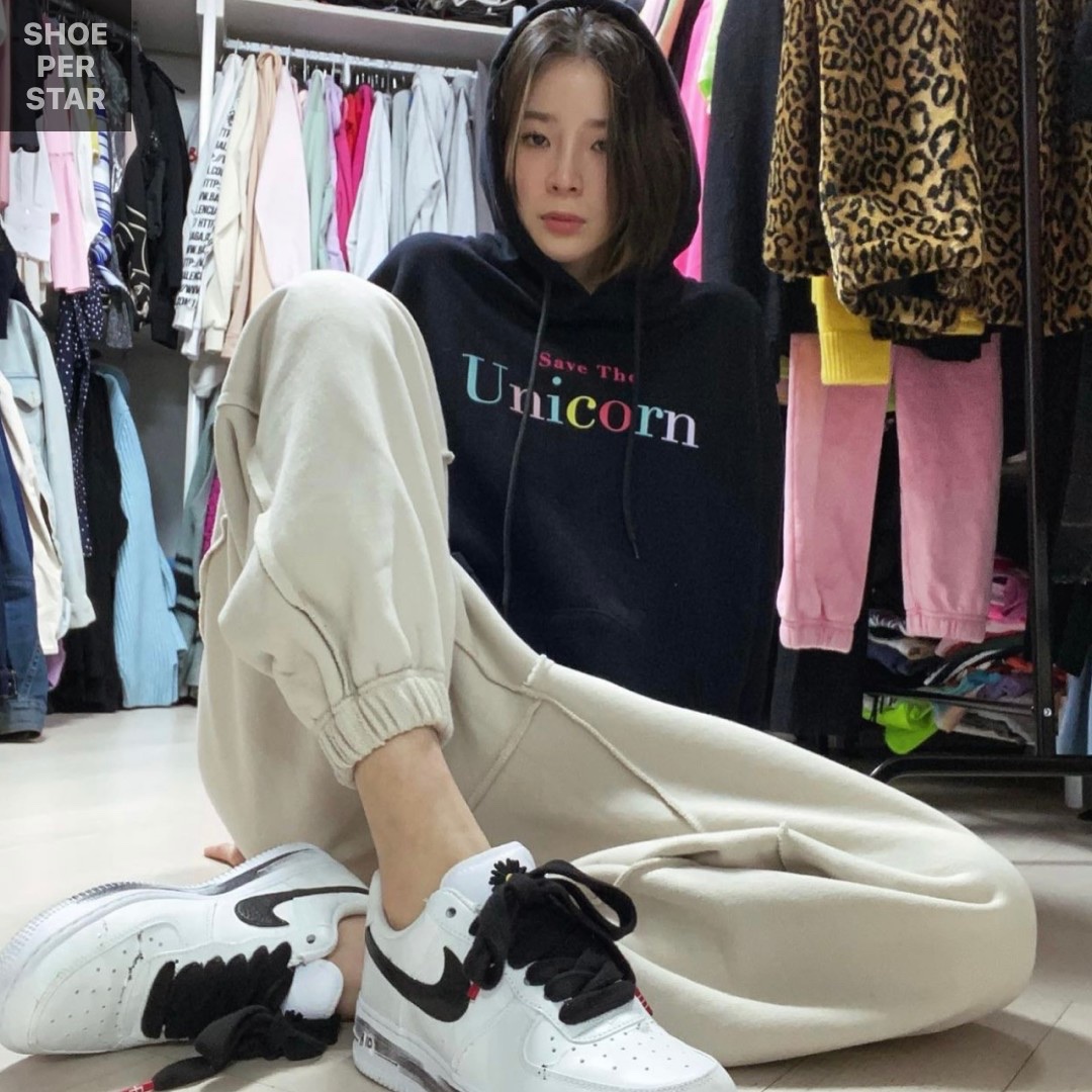 Nike x Peaceminusone Air Force 1 Low Para-Noise 2.0, (W) Nike Dunk Low Photon Dust 착용 스타일 - 1
