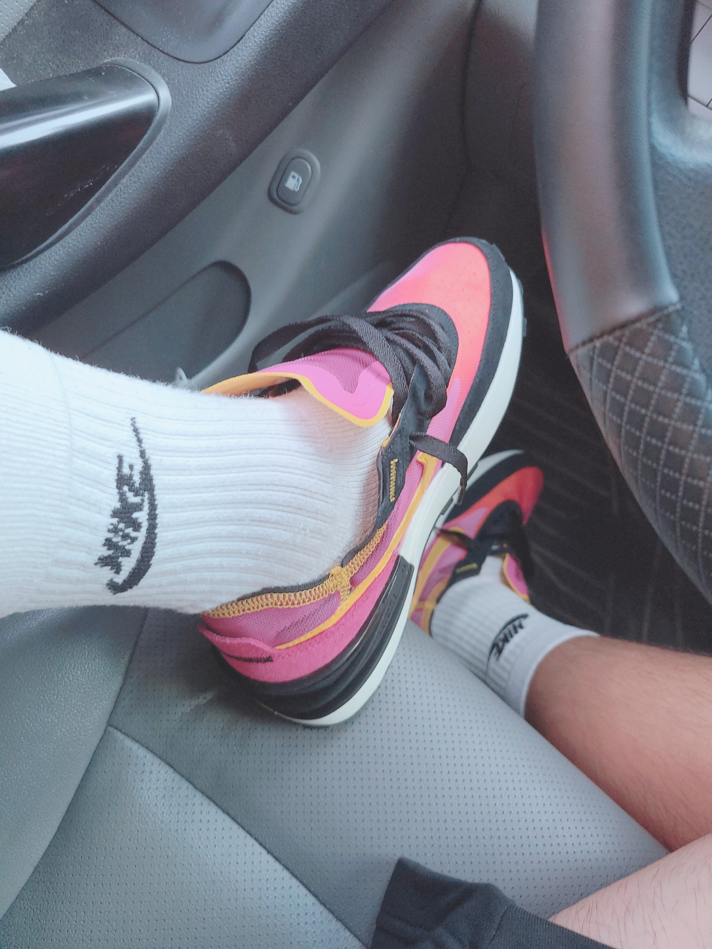 Nike Waffle One Active Fuchsia 착용 스타일