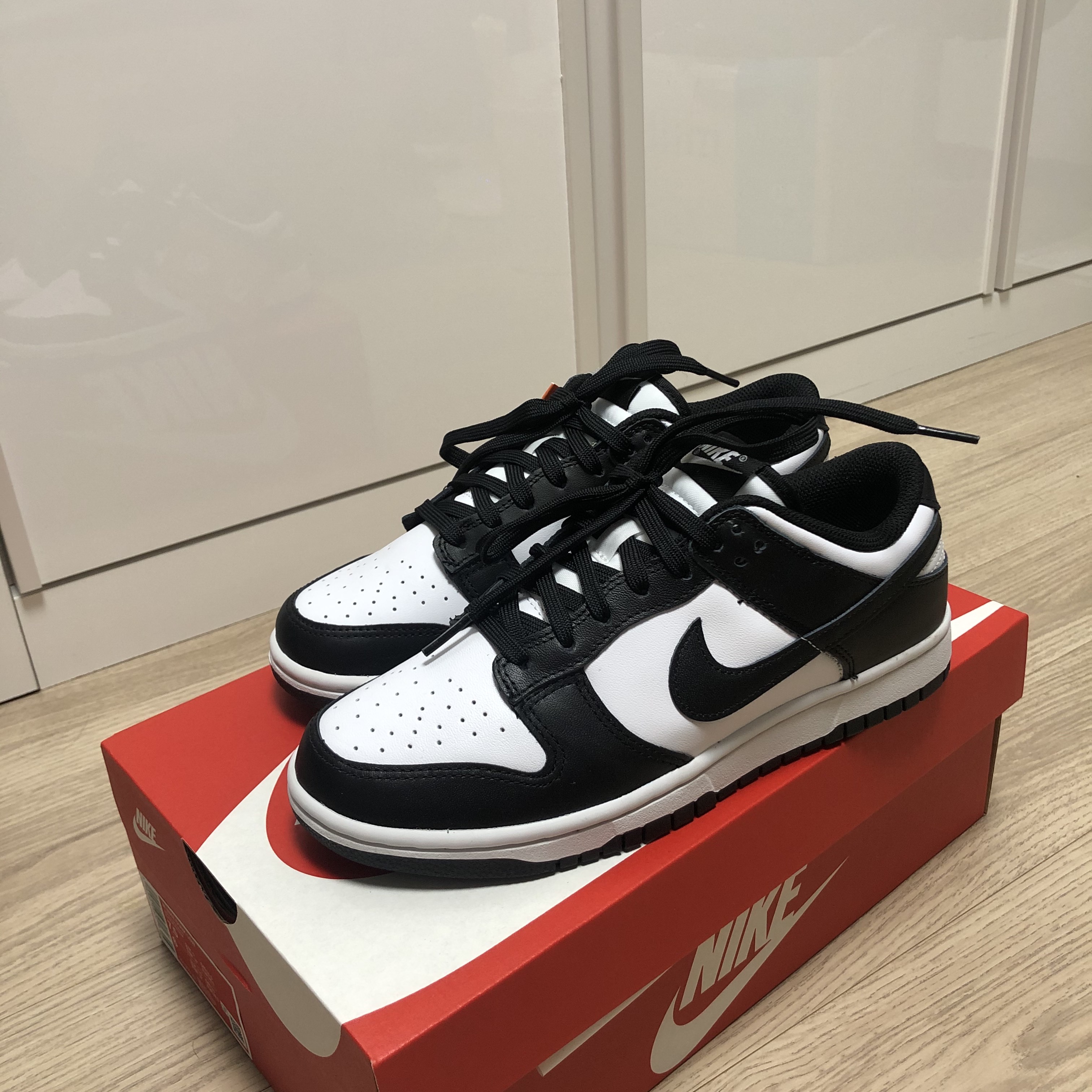 (W) Nike Dunk Low Black 착용 스타일