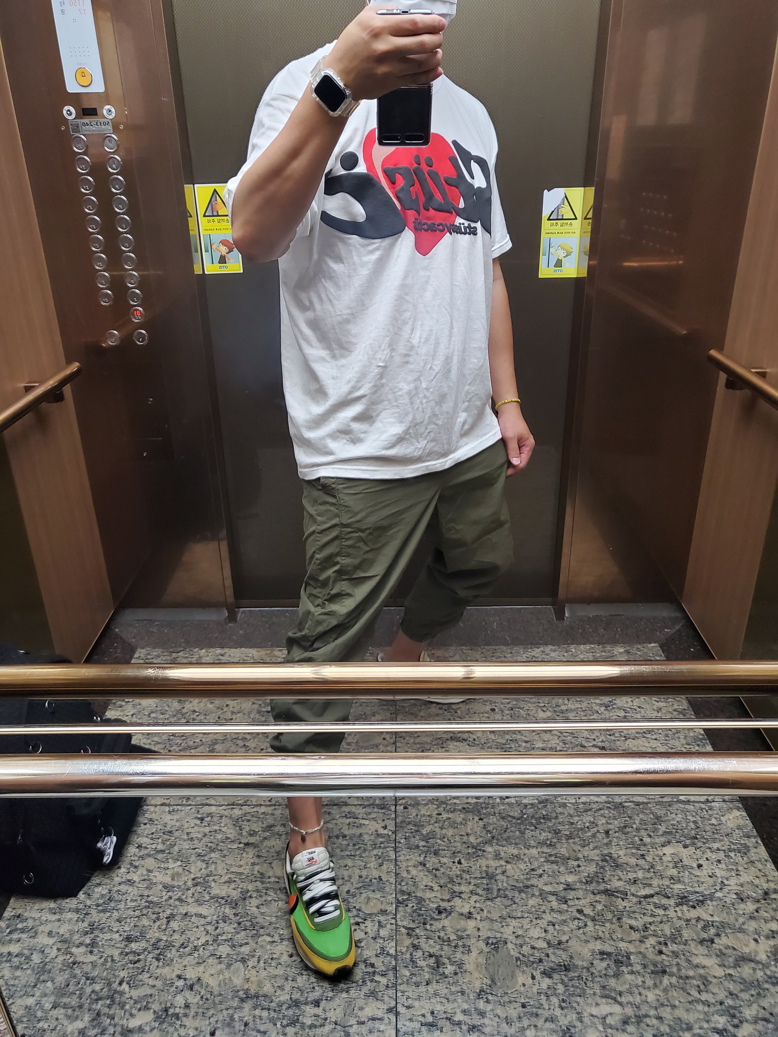 Stussy x Cactus Plant Flea Market Heart T-Shirt, Nike x Sacai LDWaffle Green Multi 착용 스타일