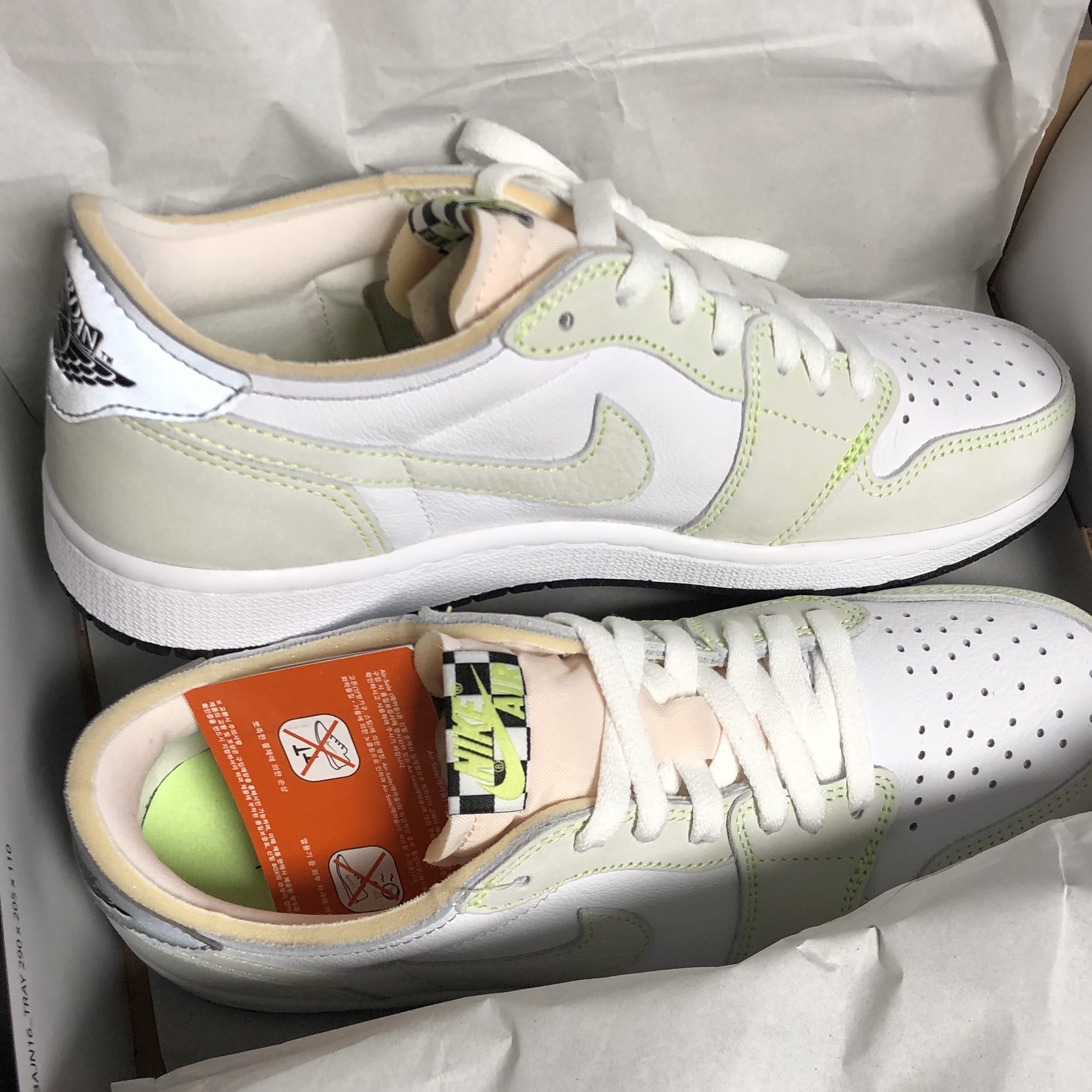 Jordan 1 Low OG Ghost Green 착용 스타일 - 2
