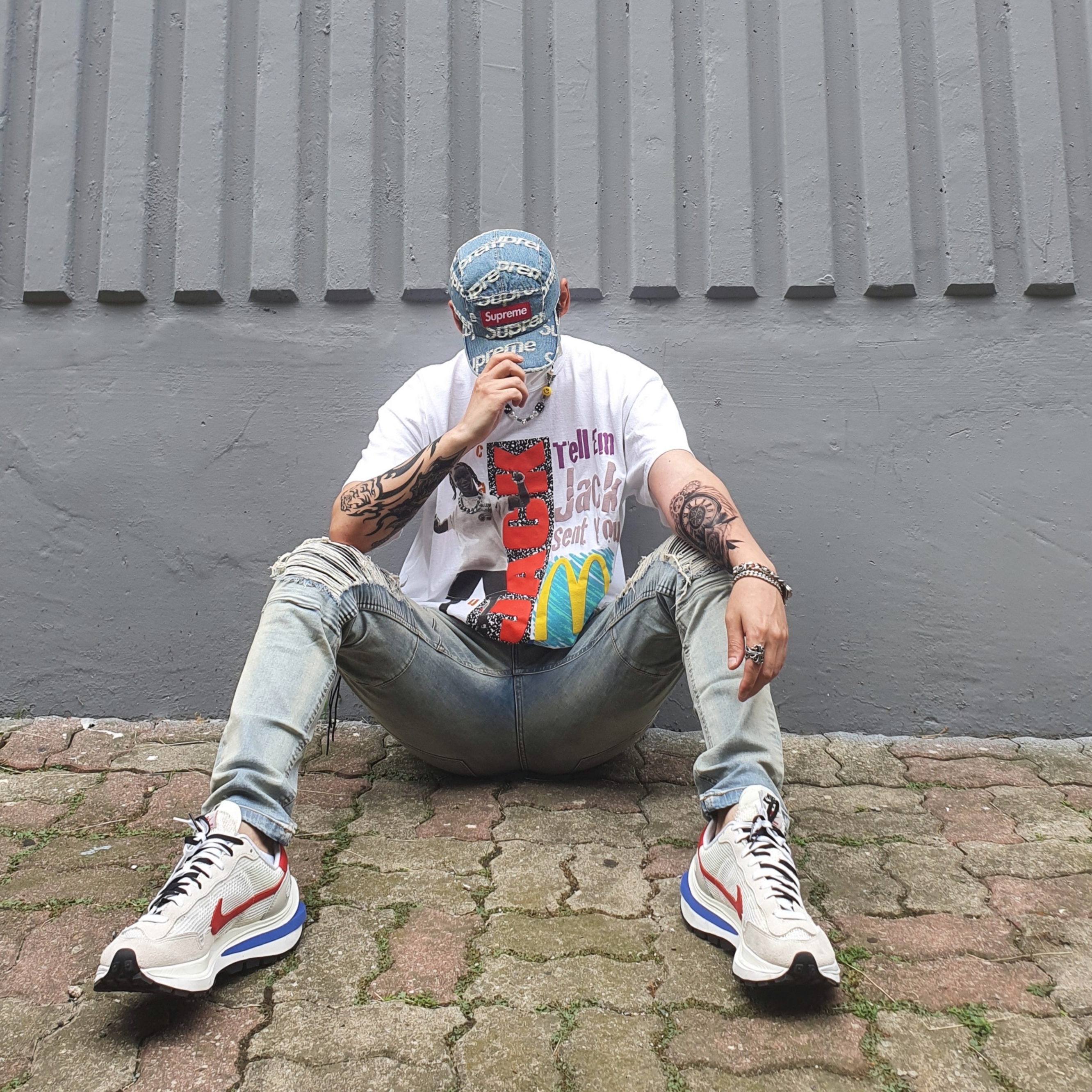 Supreme Frayed Logos Denim Camp Cap Blue - 21SS, Nike x Sacai VaporWaffle Royal Fuchsia 착용 스타일