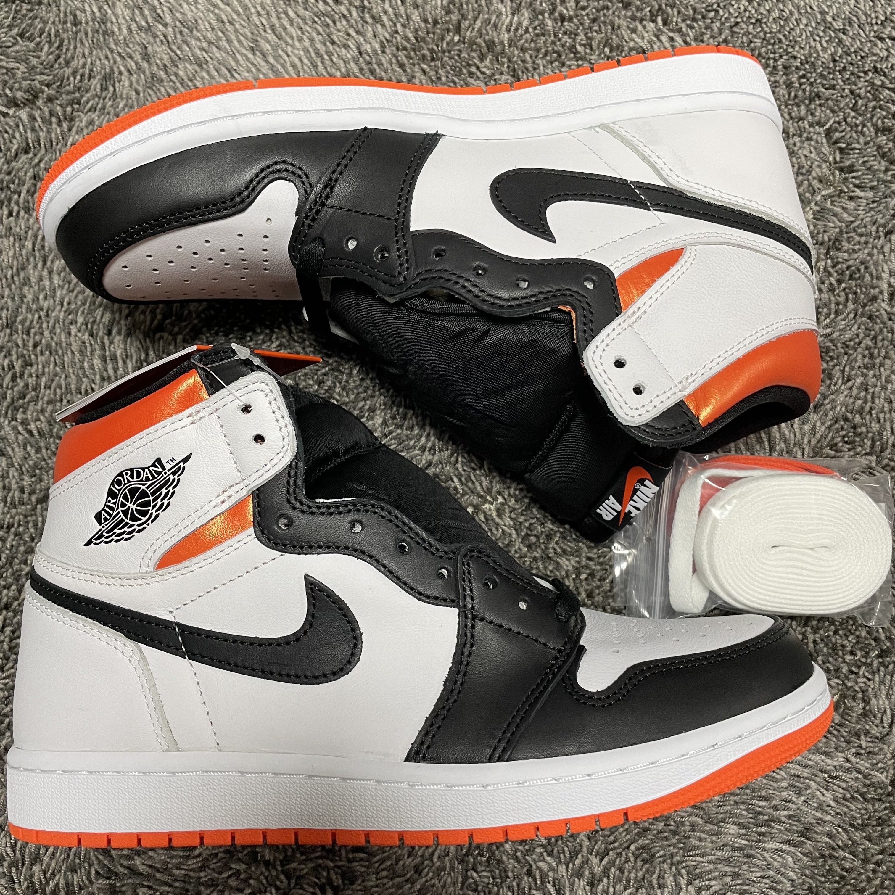 Jordan 1 Retro High OG Electro Orange 착용 스타일 - 2