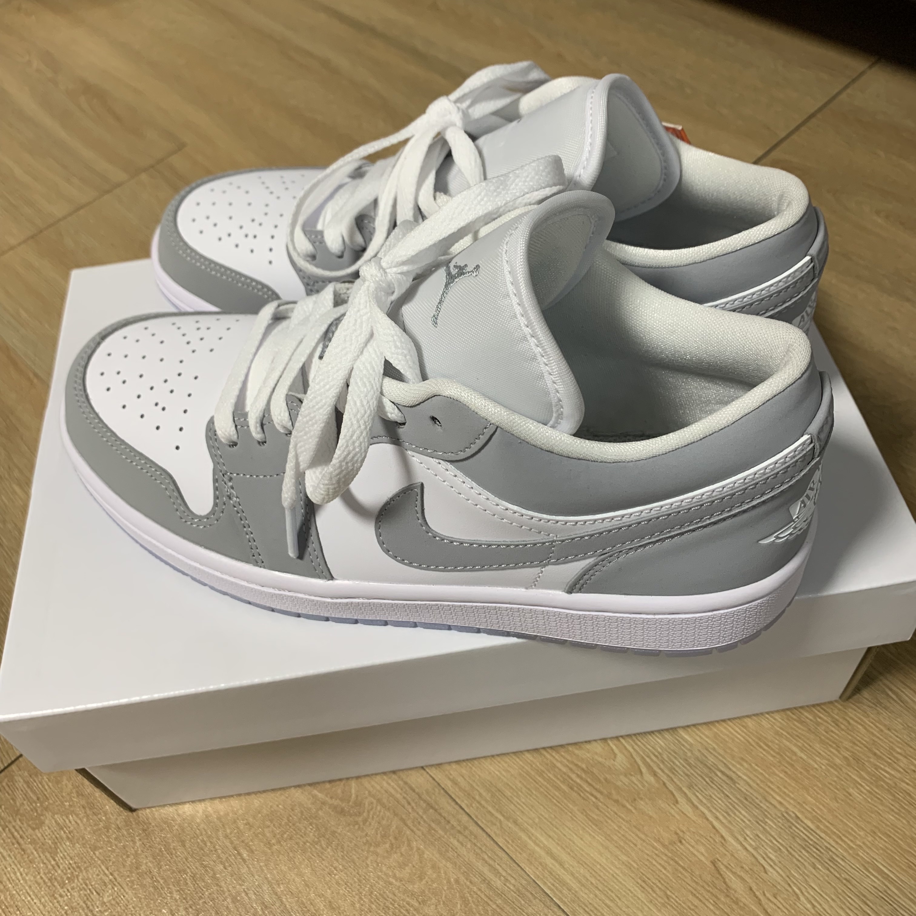 (W) Jordan 1 Low White Wolf Grey 착용 스타일 - 2