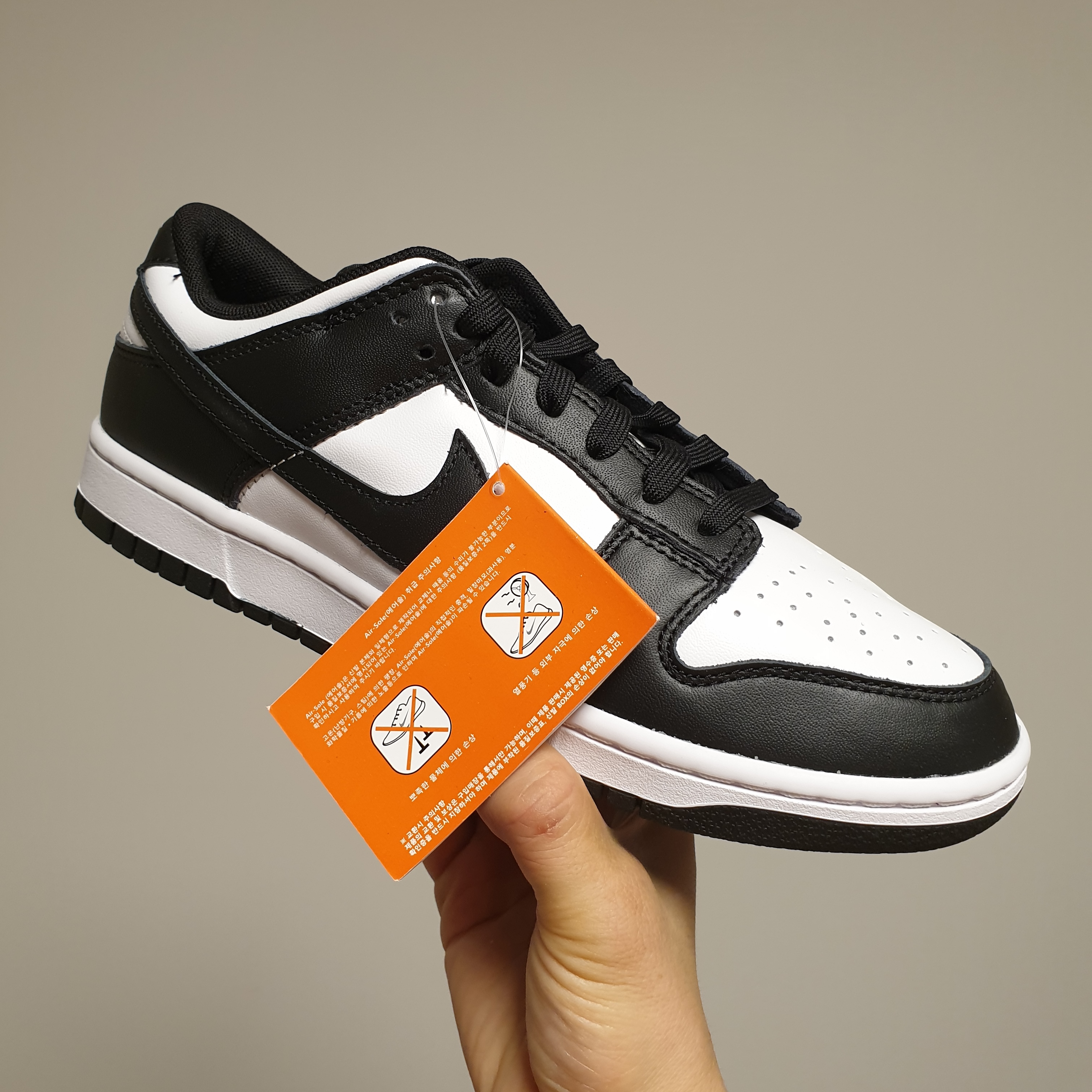 Nike Dunk Low Retro Black 착용 스타일 - 1