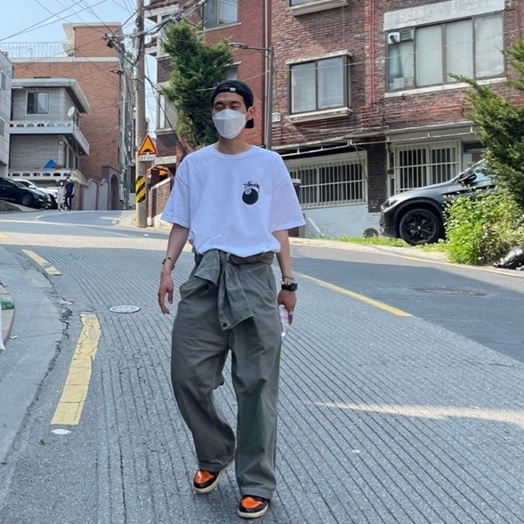 Jordan 1 Retro High Shattered Backboard 3.0, Stussy 8 Ball T-Shirt White - 21SS 착용 스타일