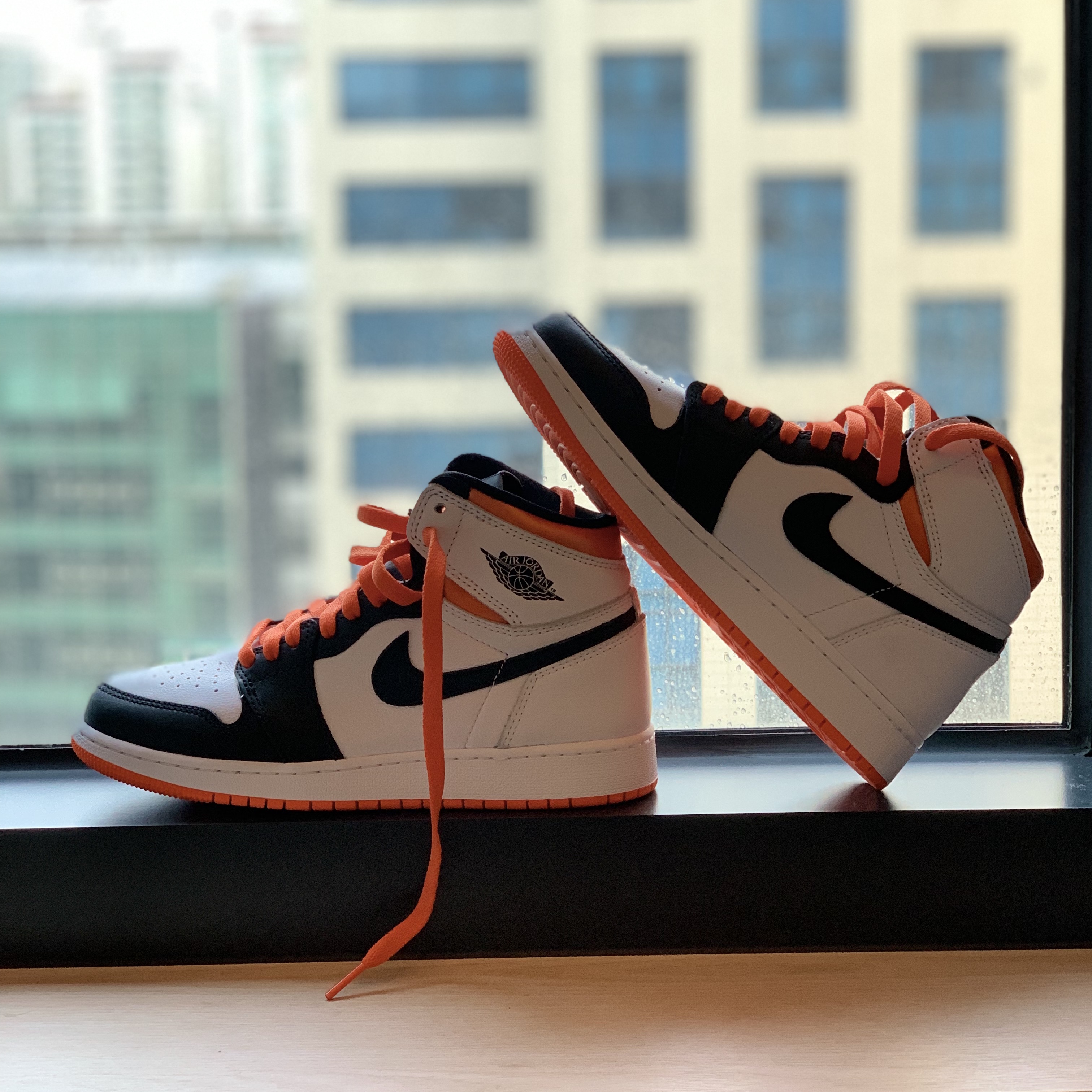 (GS) Jordan 1 Retro High OG Electro Orange 착용 스타일 - 2