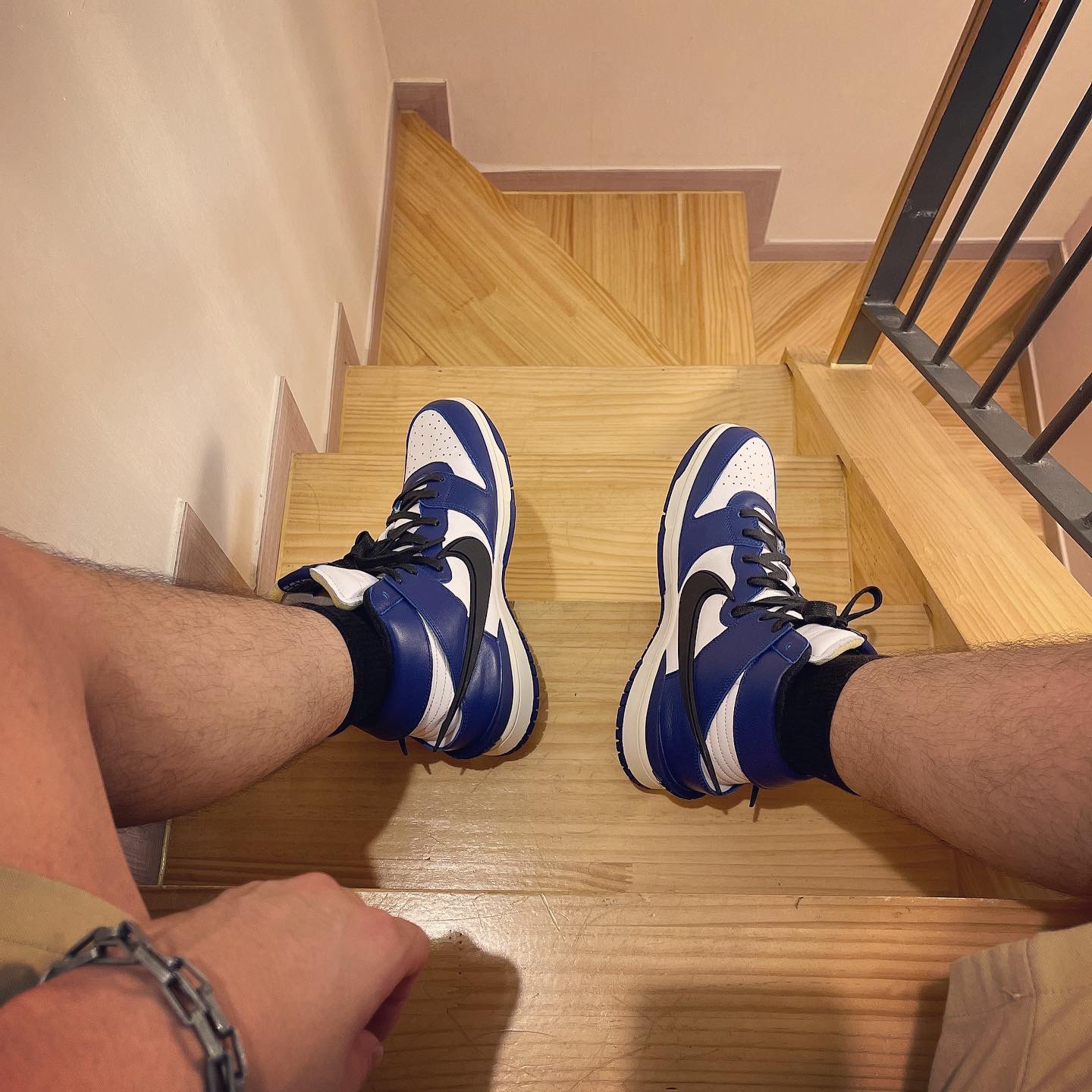 Nike x Ambush Dunk High Deep Royal Blue, Stussy Reflection T-Shirt Black 착용 스타일 - 3