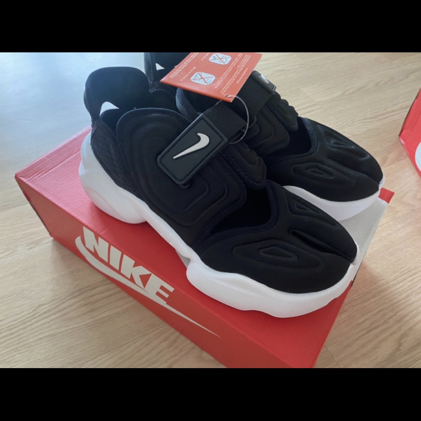 (W) Nike Aqua Rift Black White 착용 스타일 - 3