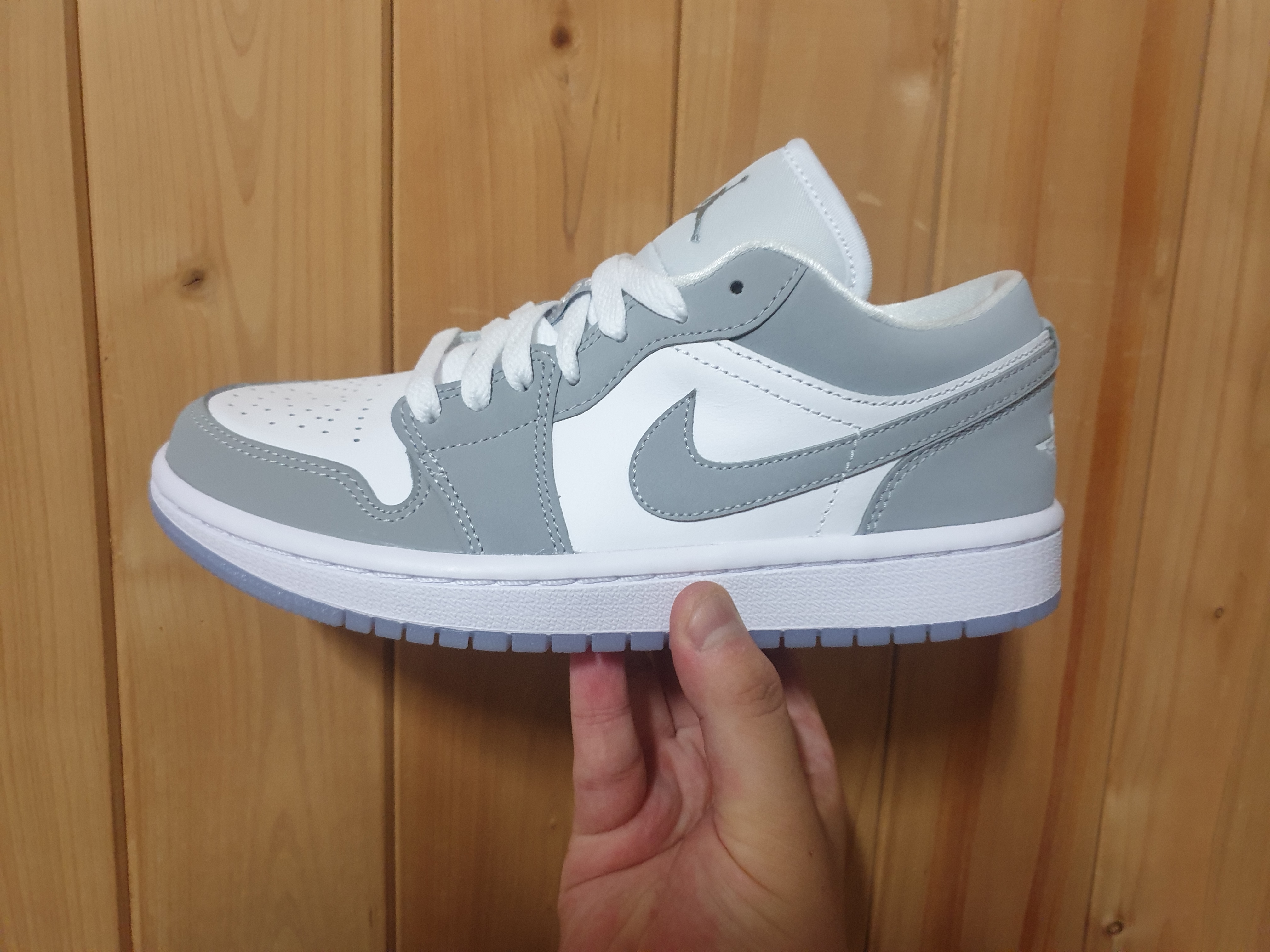 (W) Jordan 1 Low White Wolf Grey 착용 스타일 - 1
