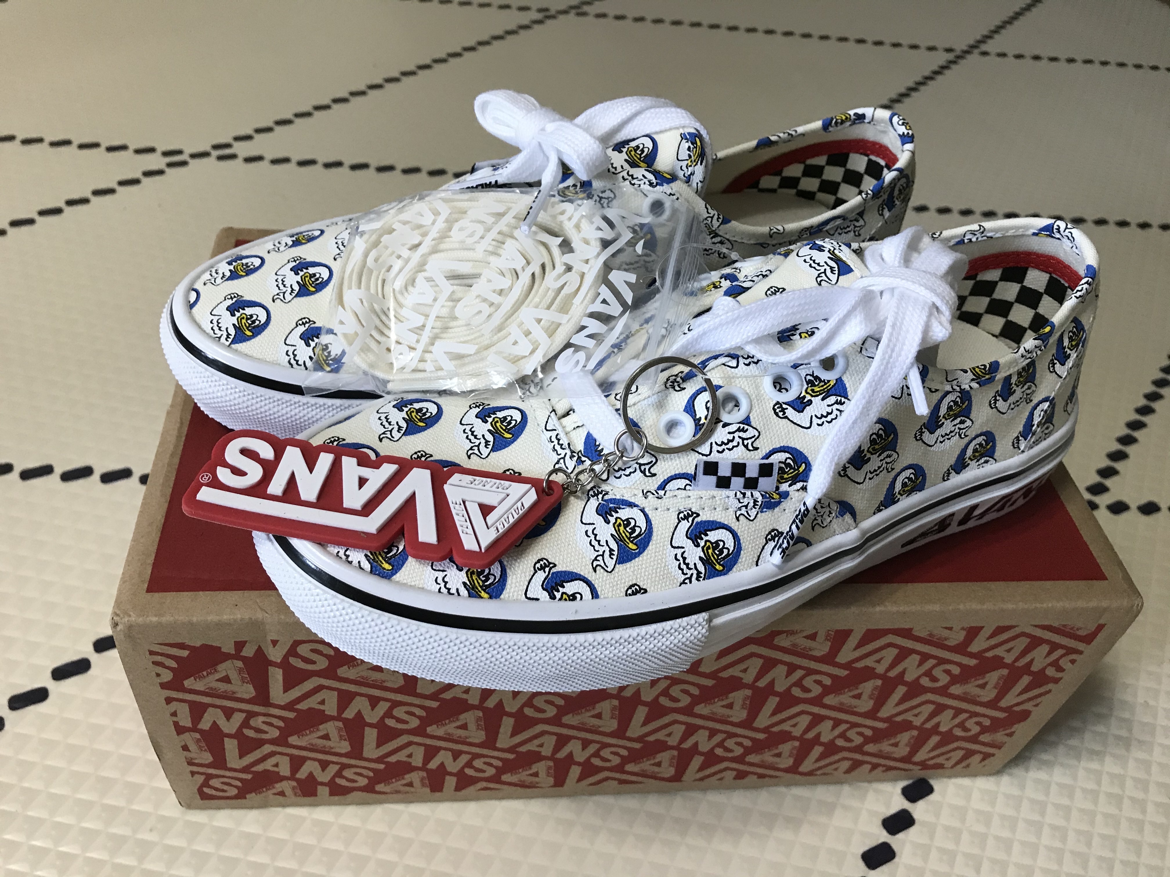 Vans x Palace Skate Authentic Jeremy The Duck Classic White 착용 스타일 - 1
