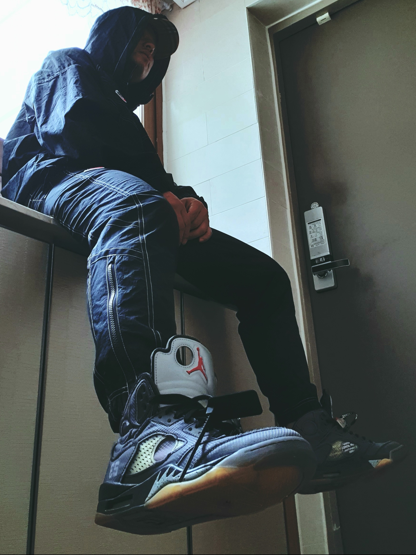 Jordan 5 x Off-White Retro SP Black Muslin 착용 스타일