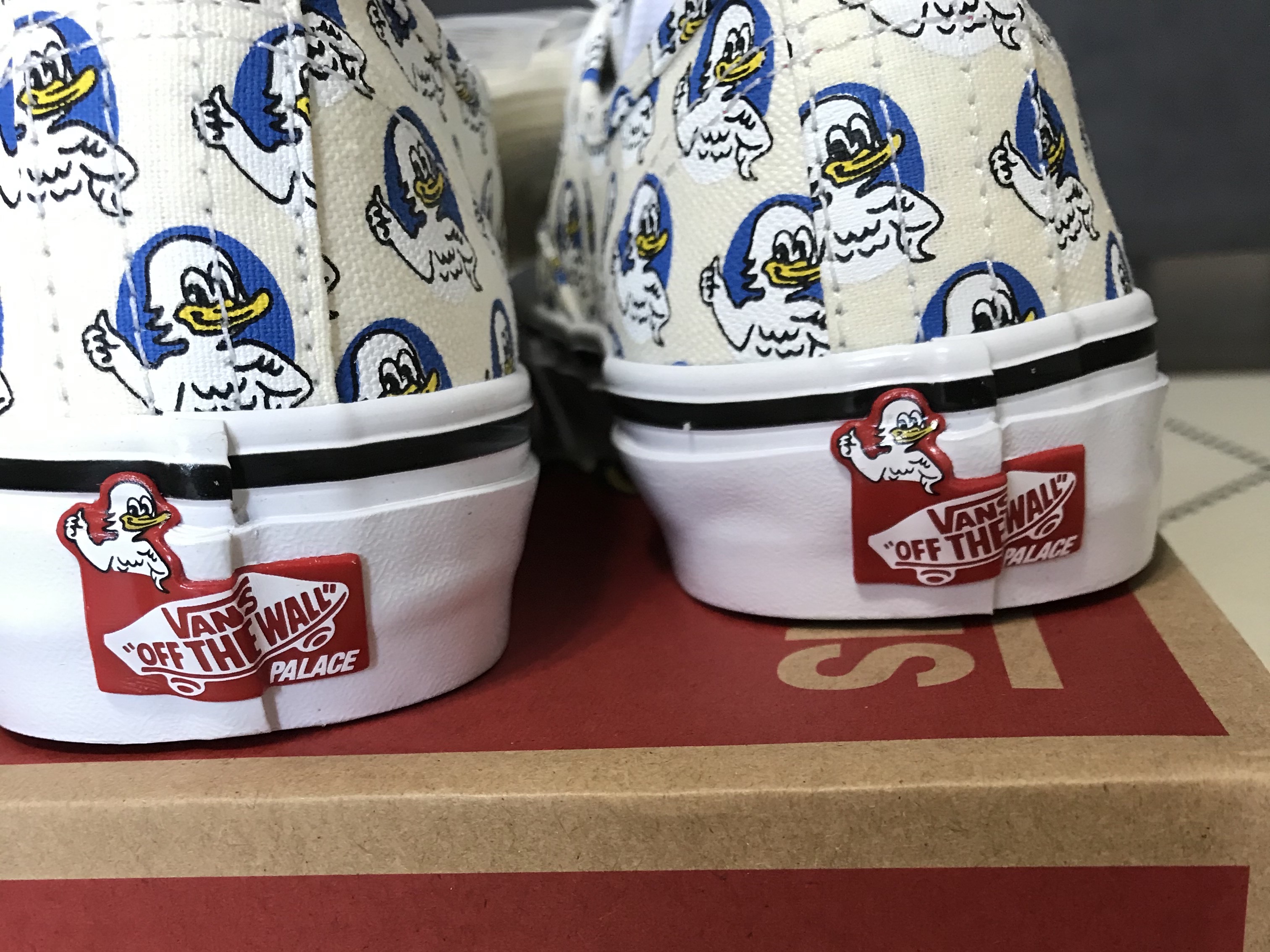 Vans x Palace Skate Authentic Jeremy The Duck Classic White 착용 스타일 - 4