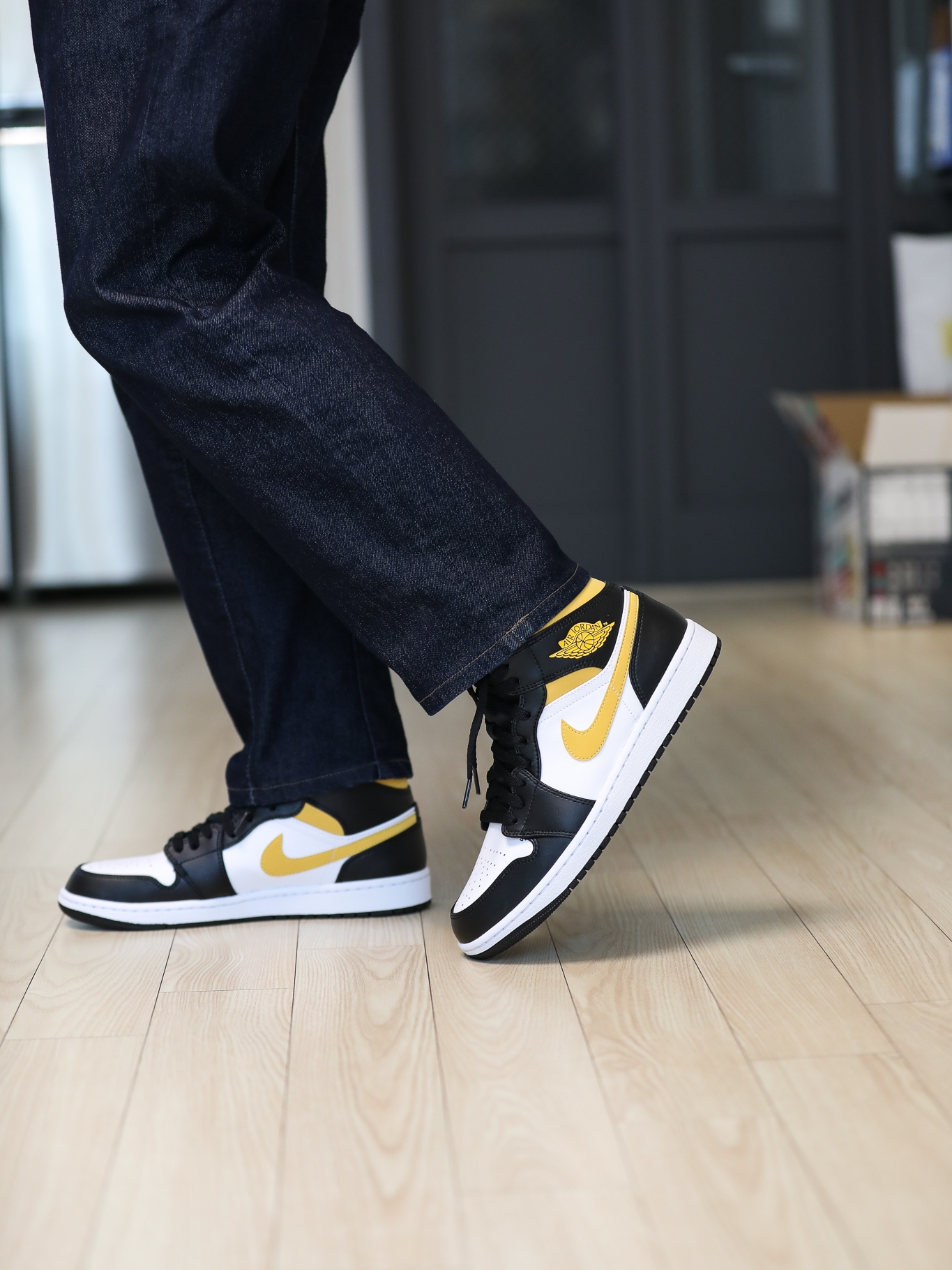 Jordan 1 Mid Pollen 착용 스타일 - 2