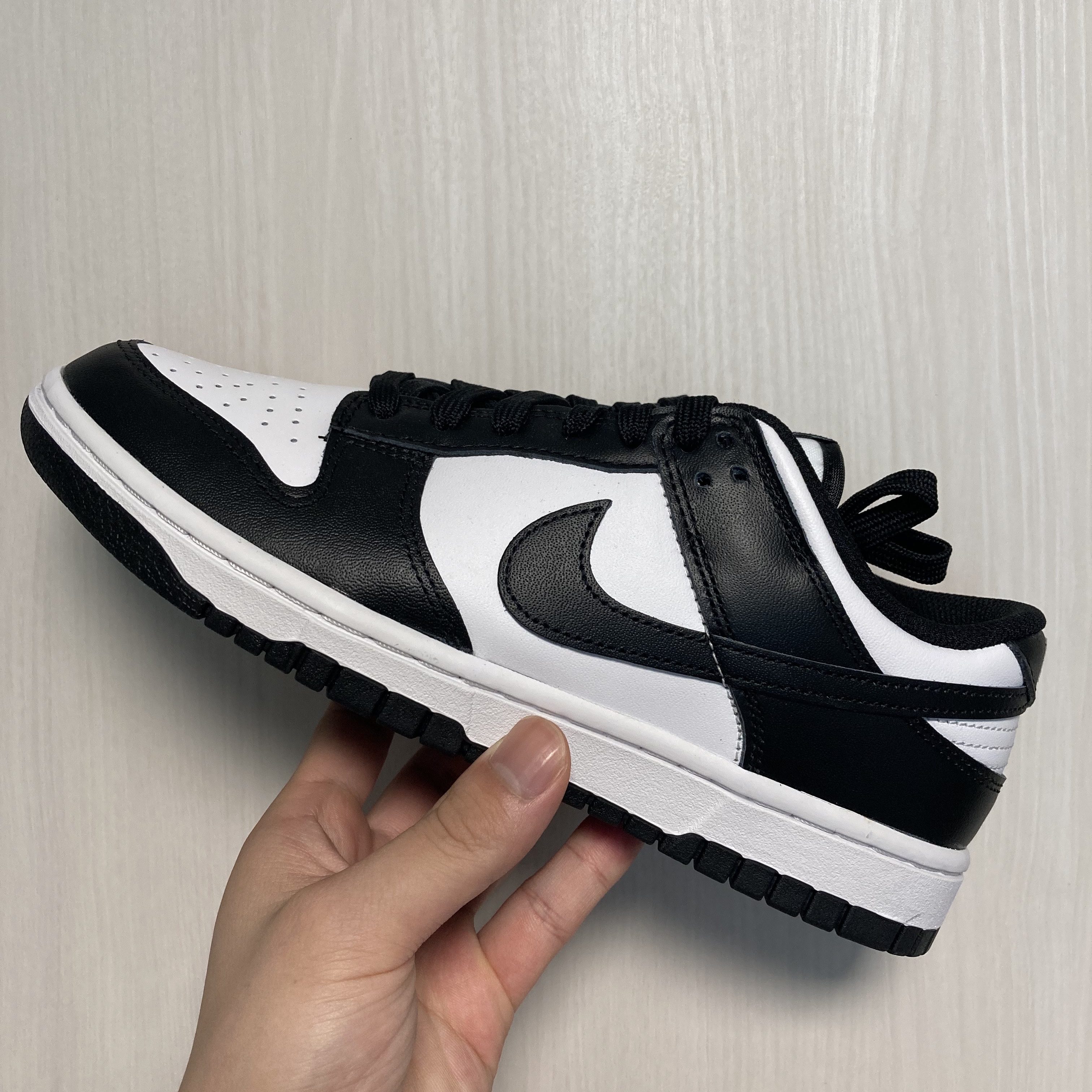 (W) Nike Dunk Low Black 착용 스타일