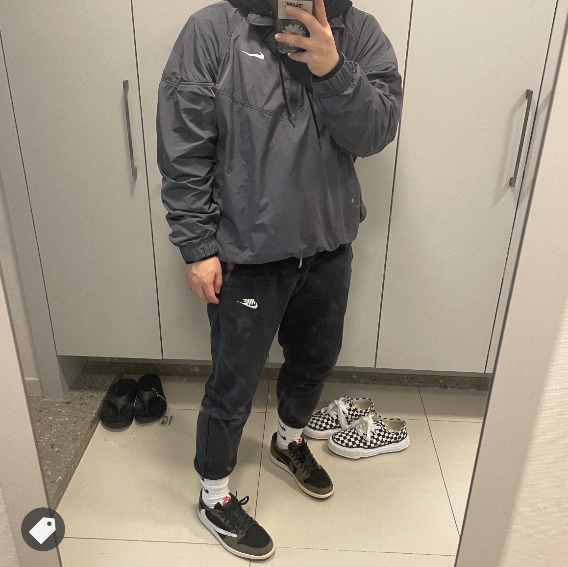 Jordan 1 x Travis Scott Retro Low OG SP Mocha, Nike x Stussy Windrunner Jacket Off Noir 착용 스타일
