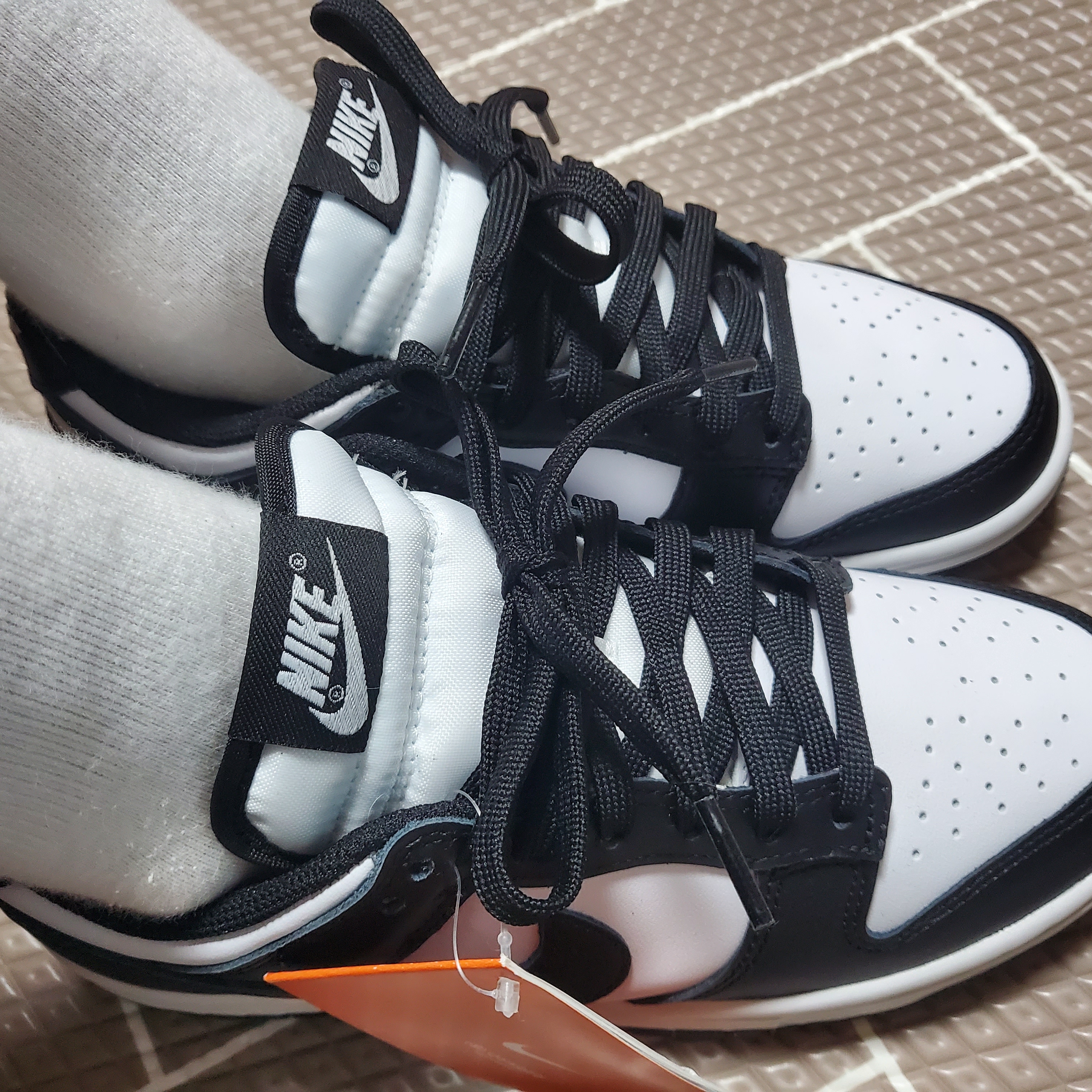 (W) Nike Dunk Low Black, Nike Dunk Low Retro Black 착용 스타일 - 2