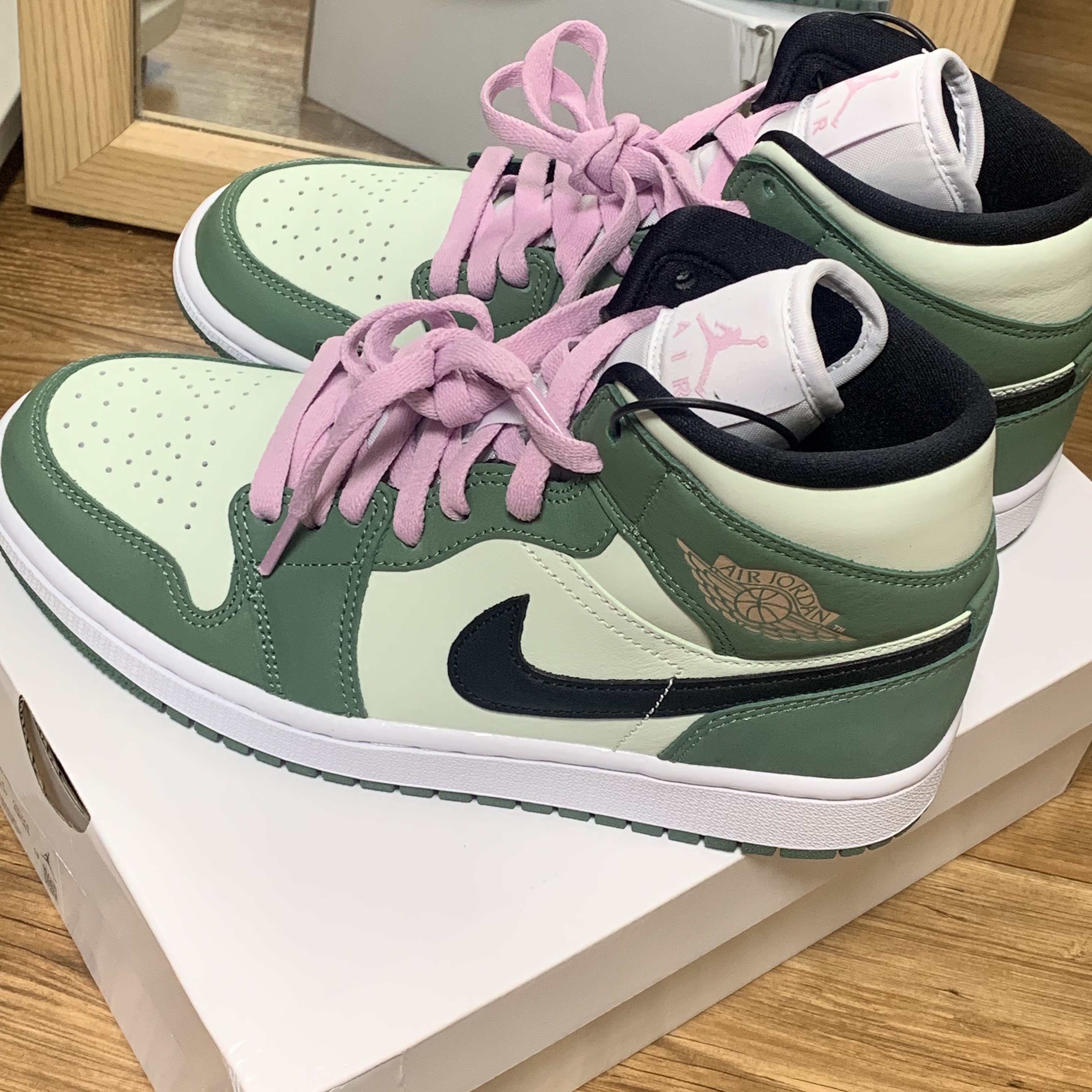 (W) Jordan 1 Mid SE Dutch Green 착용 스타일