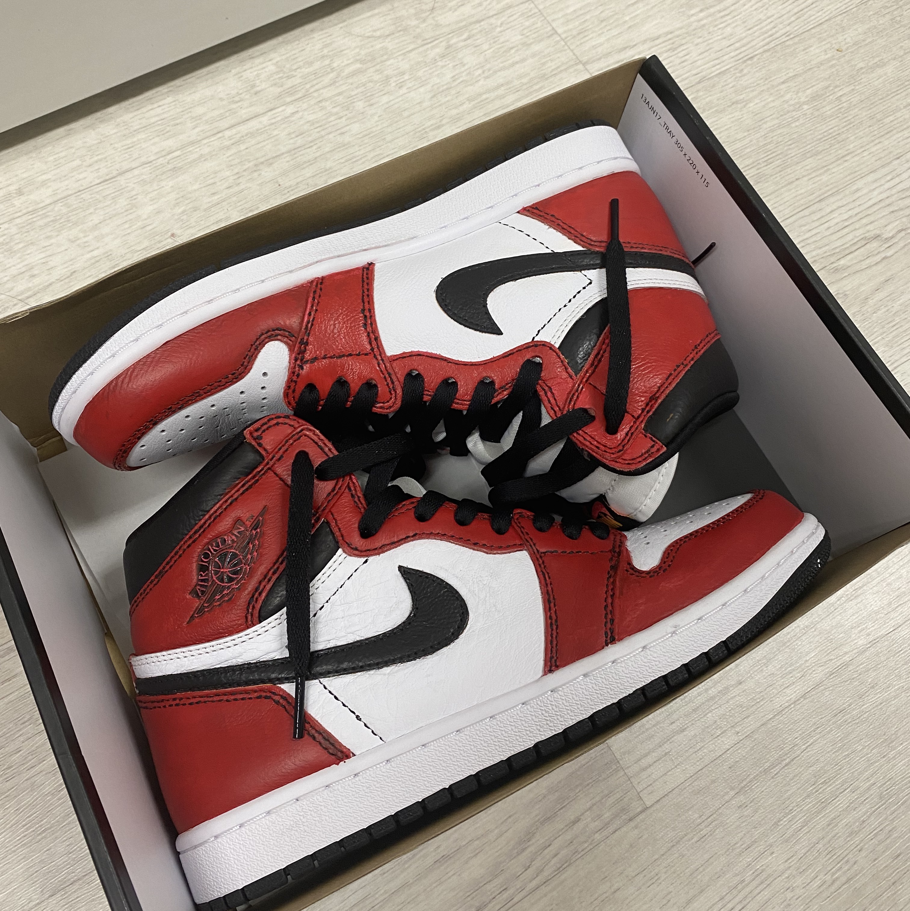 Jordan 1 Retro High OG Light Fusion Red 착용 스타일 - 2