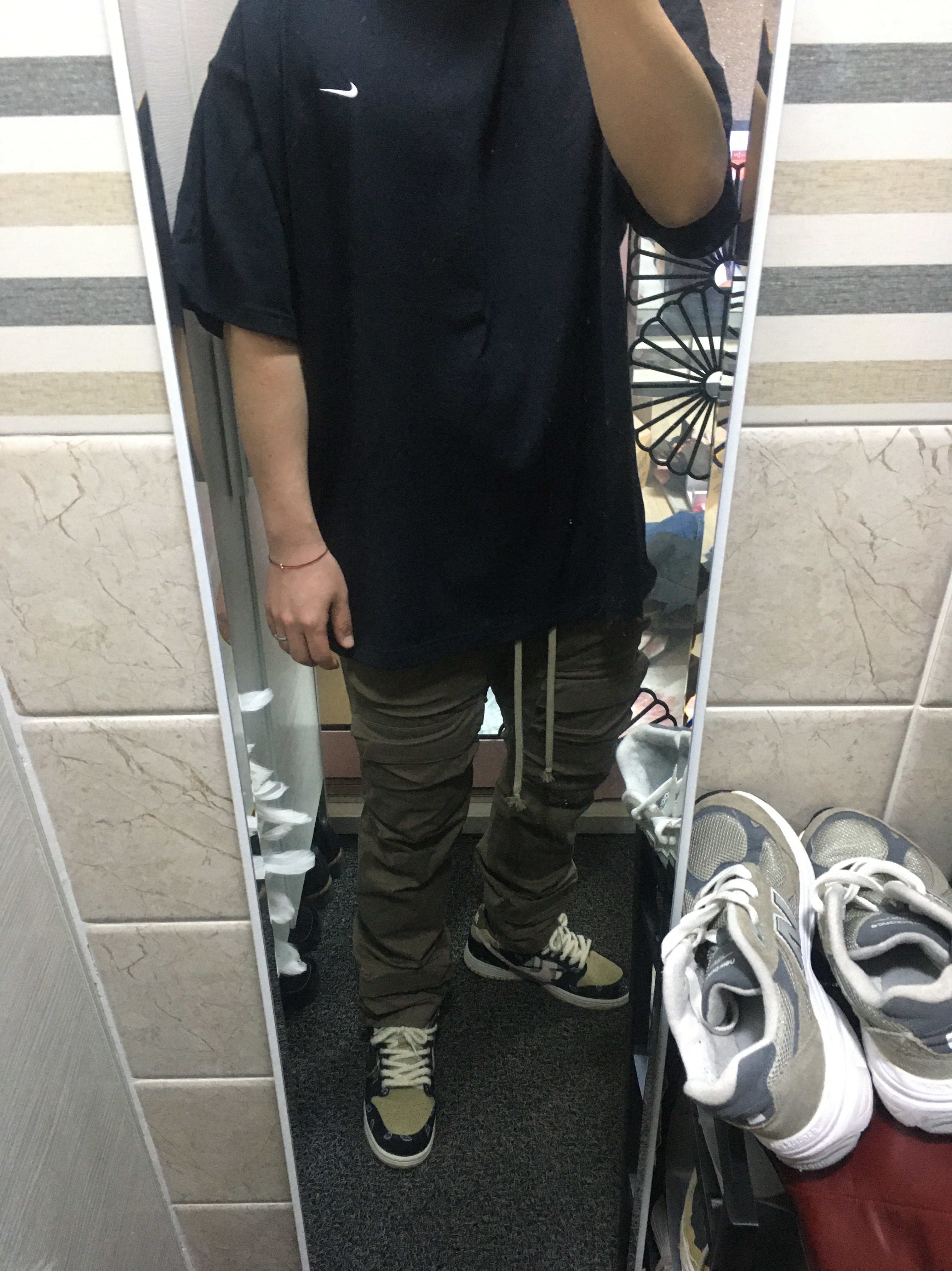 Nike NRG Solo Swoosh T-Shirt Black - US/EU, Nike x Travis Scott SB Dunk Low 착용 스타일