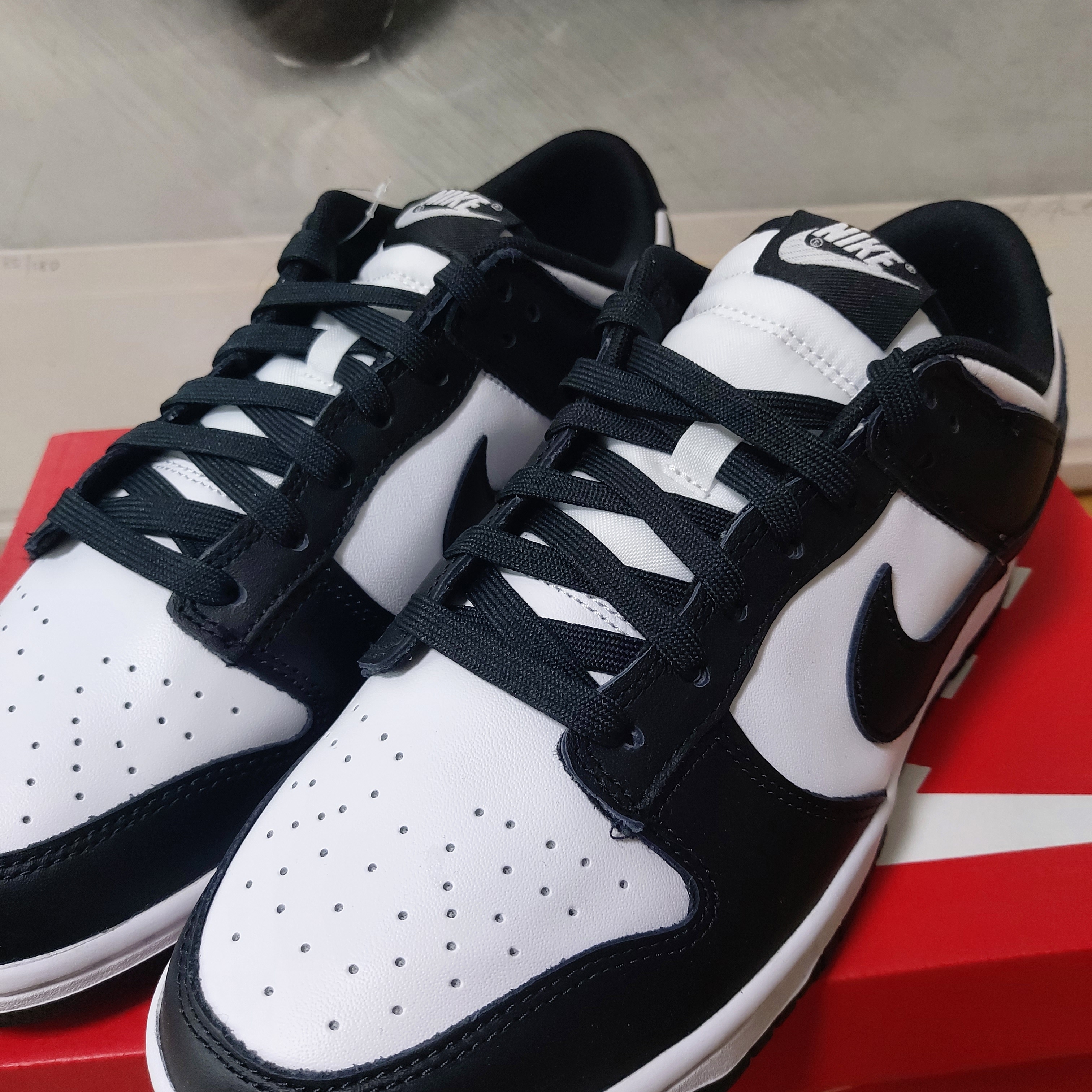 Nike Dunk Low Retro Black 착용 스타일 - 2