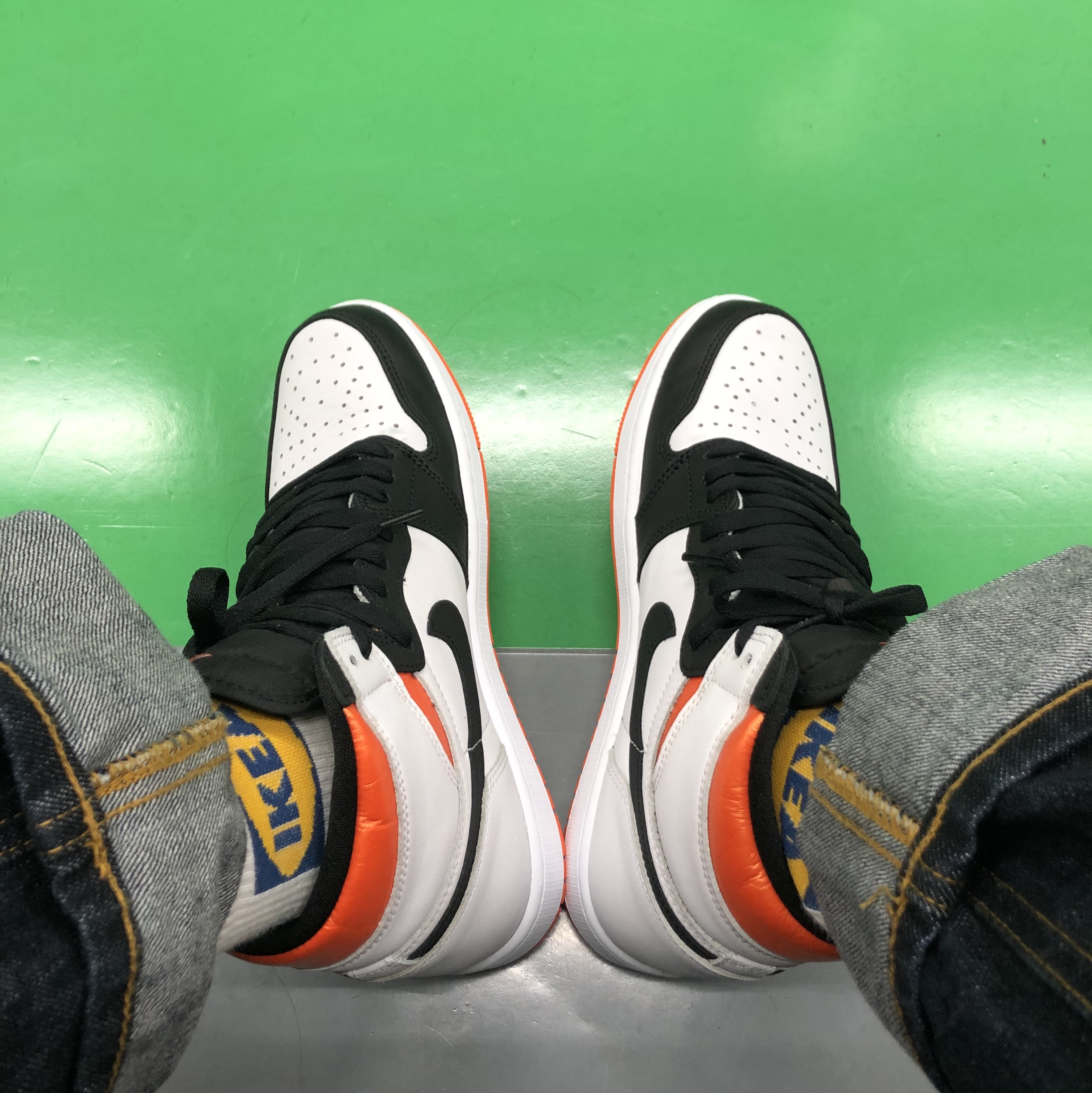 Jordan 1 Retro High OG Electro Orange 착용 스타일 - 3
