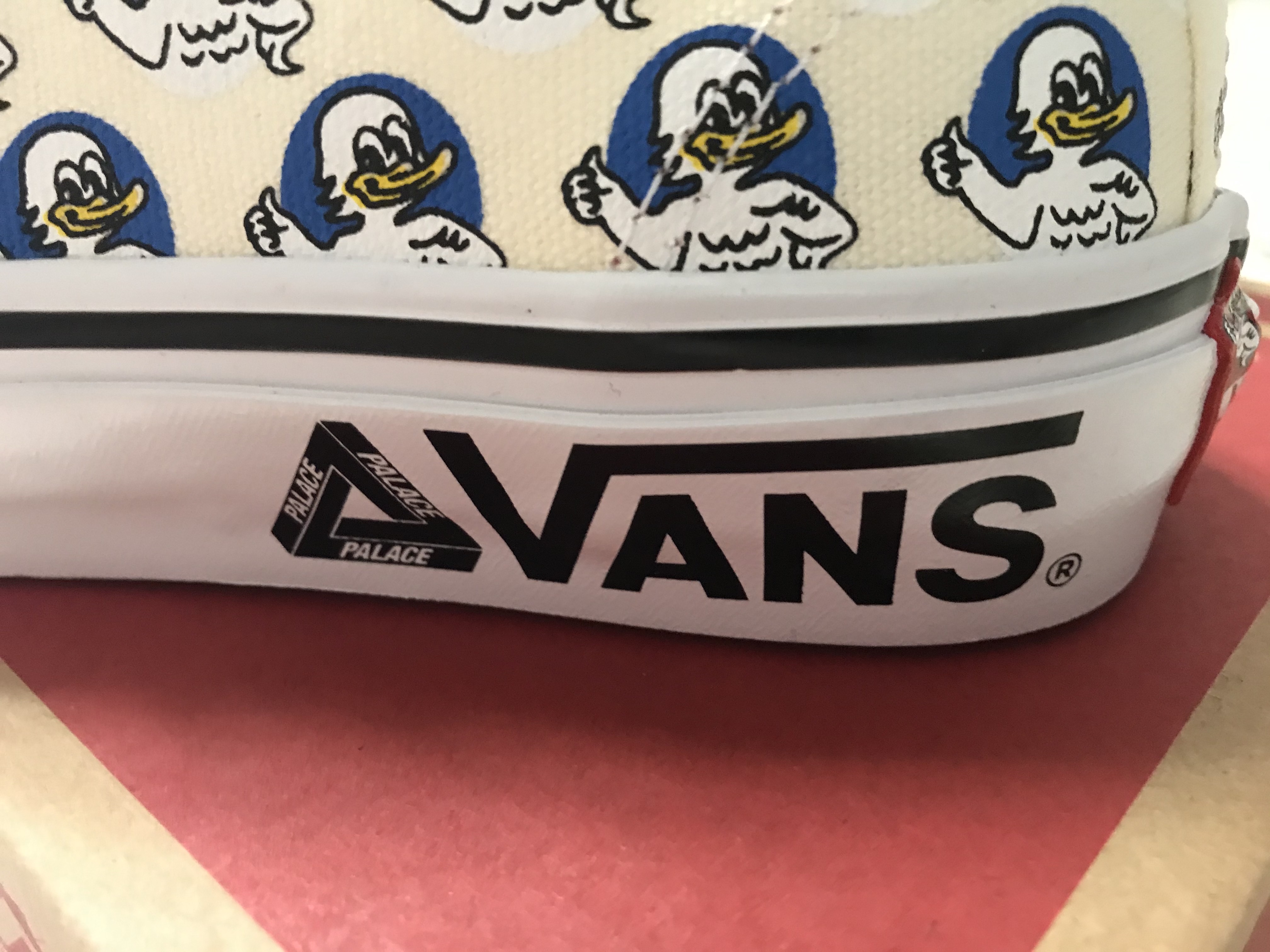 Vans x Palace Skate Authentic Jeremy The Duck Classic White 착용 스타일 - 3