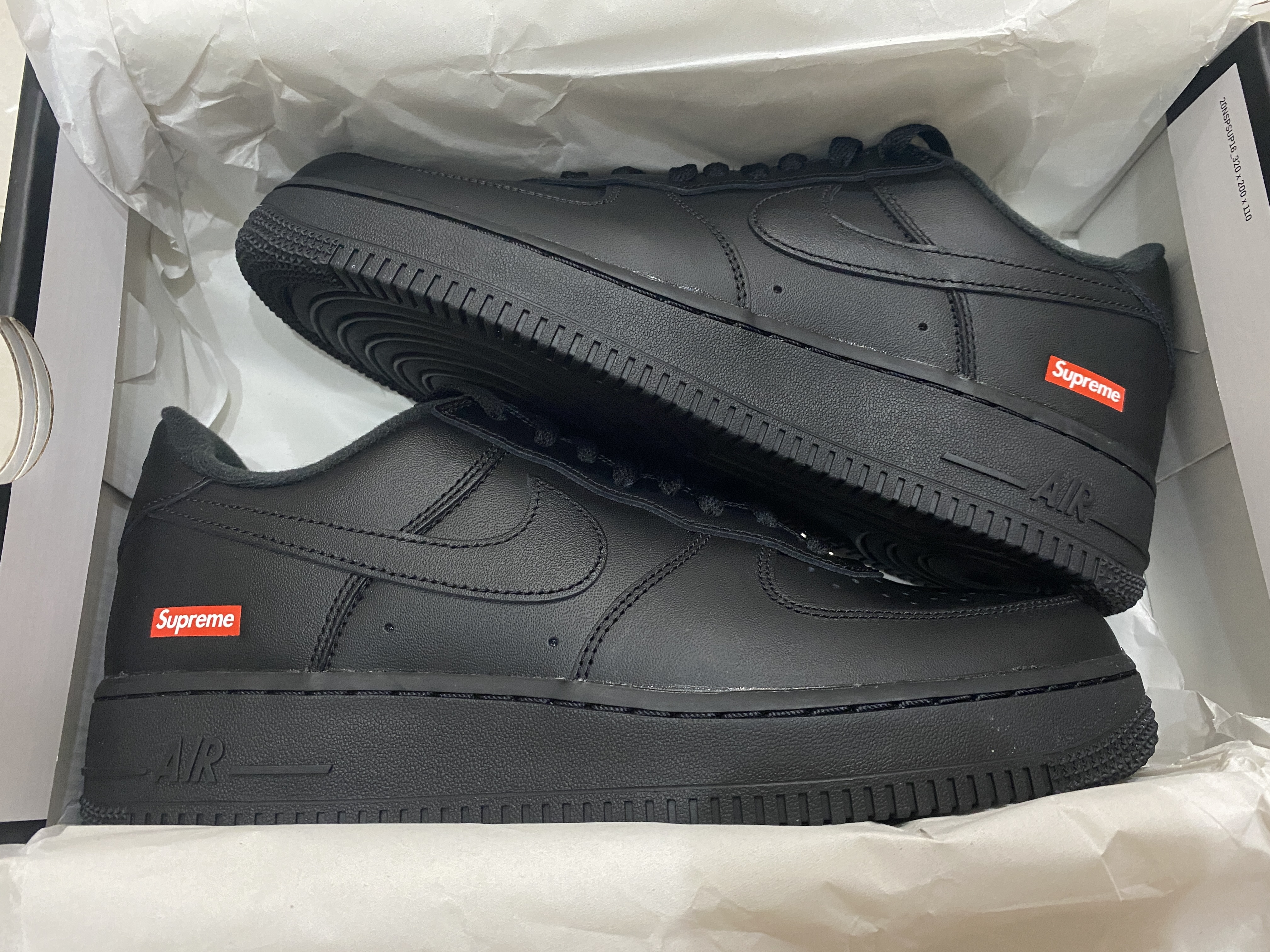 Nike x Supreme Air Force 1 Low Black 착용 스타일