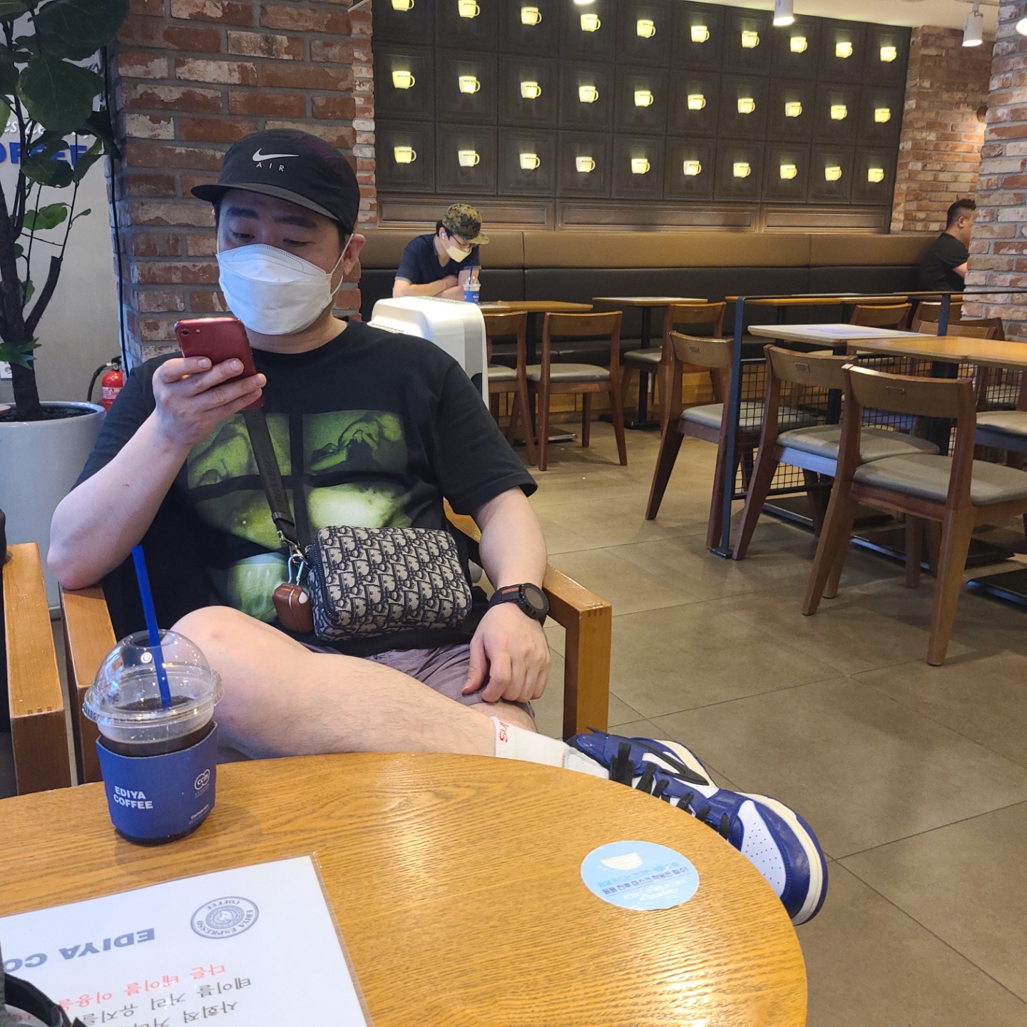 Nike x Ambush Dunk High Deep Royal Blue, Supreme x Nike Trail Running Hat Pink - 17FW 착용 스타일 - 1