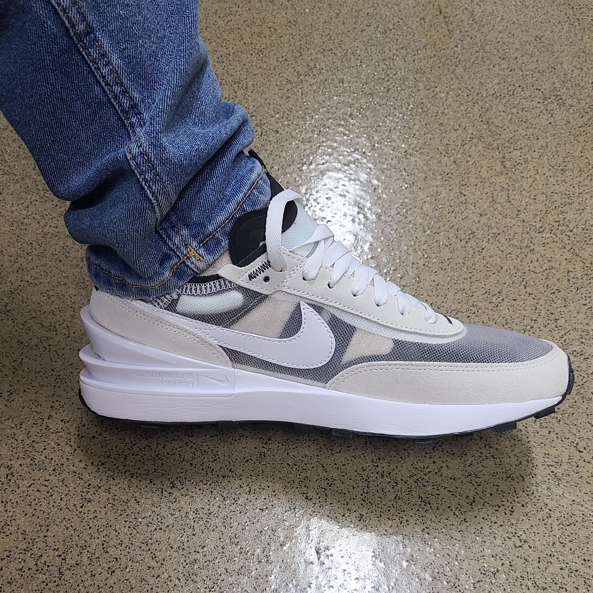 Nike Waffle One Infinite Lilac 착용 스타일