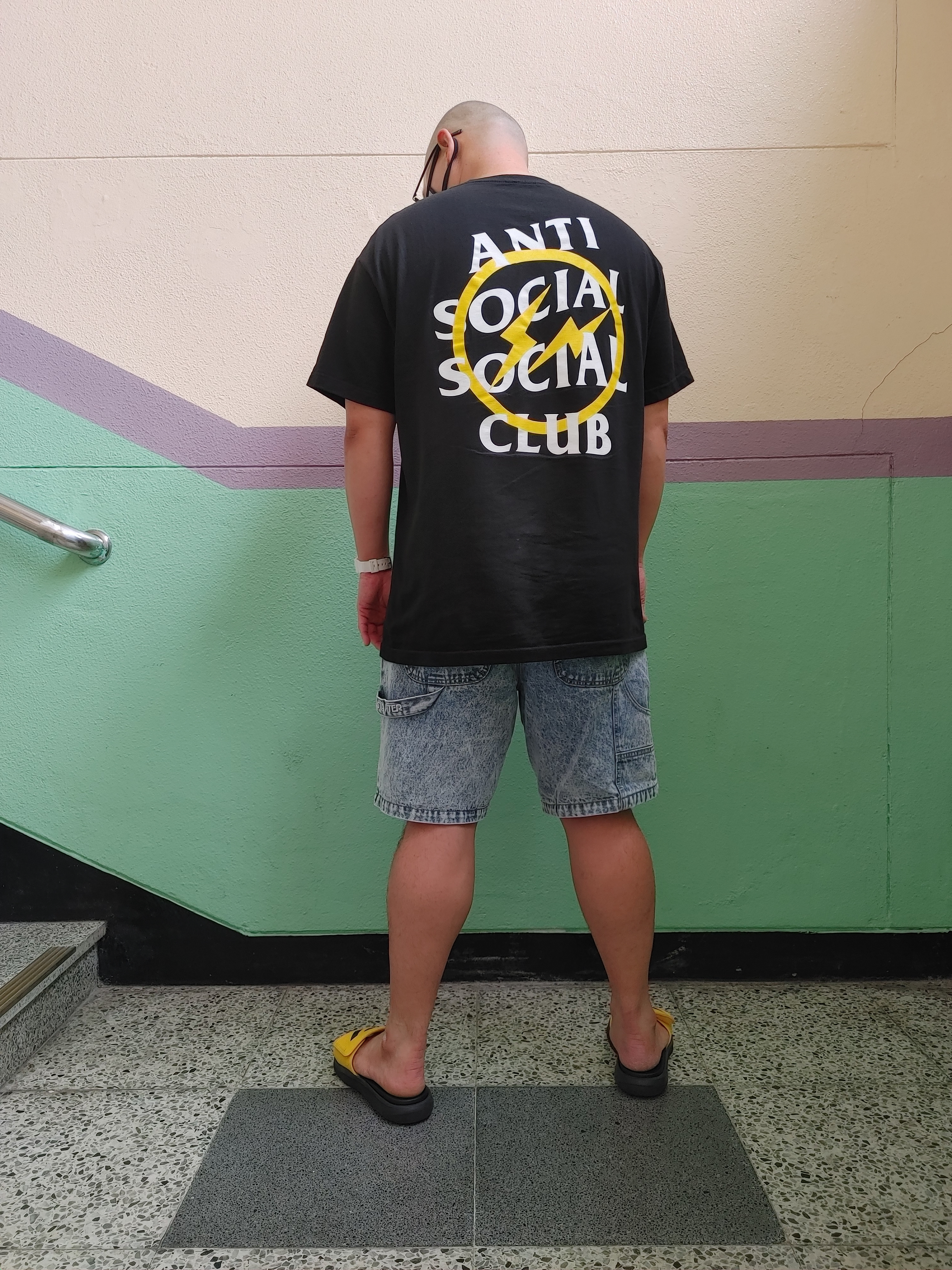 Anti Social Social Club x Fragment Bolt T-Shirt Yellow 착용 스타일 - 2