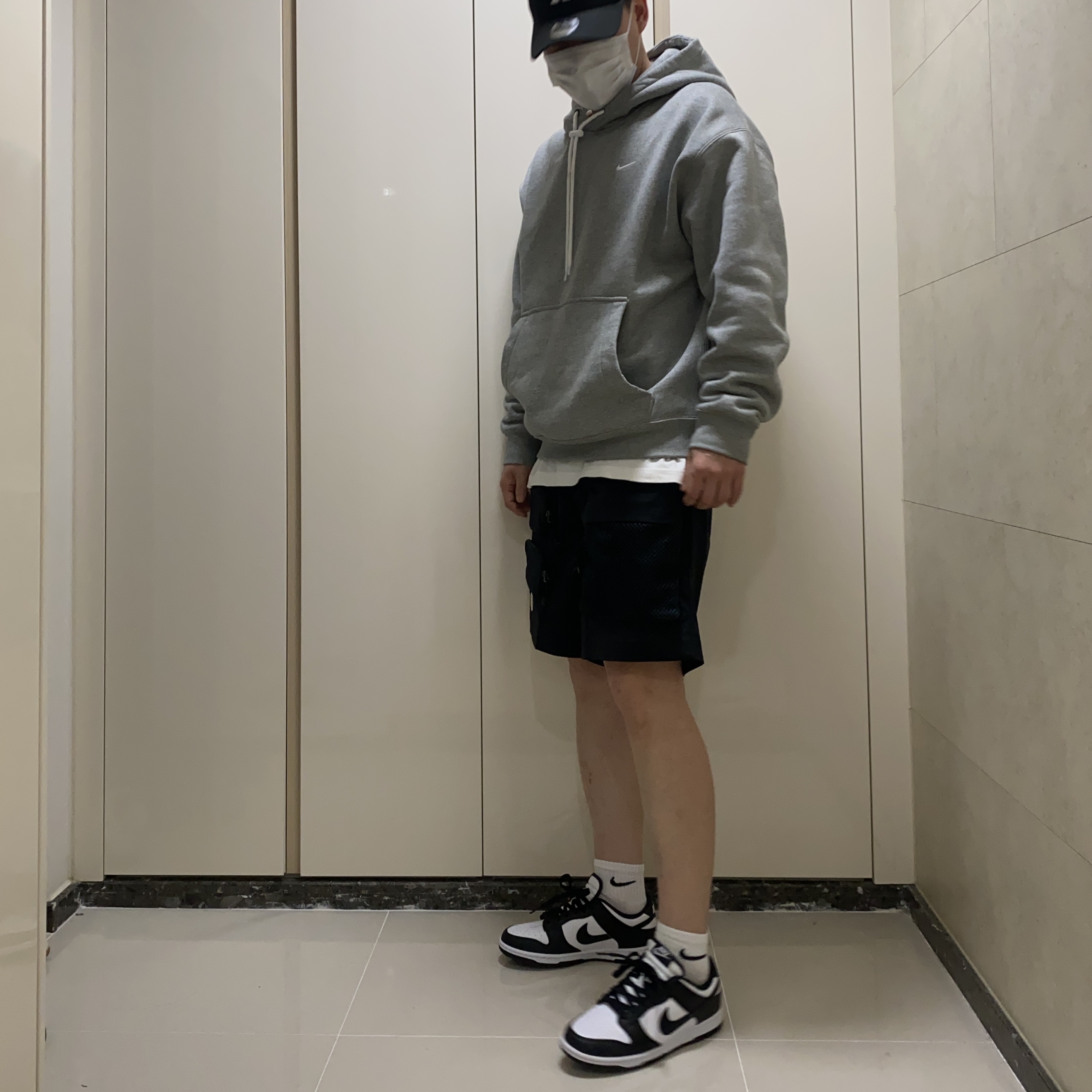 Nike Dunk Low Retro Black, Nike M NRG Hoodie Grey Heather 착용 스타일 - 1