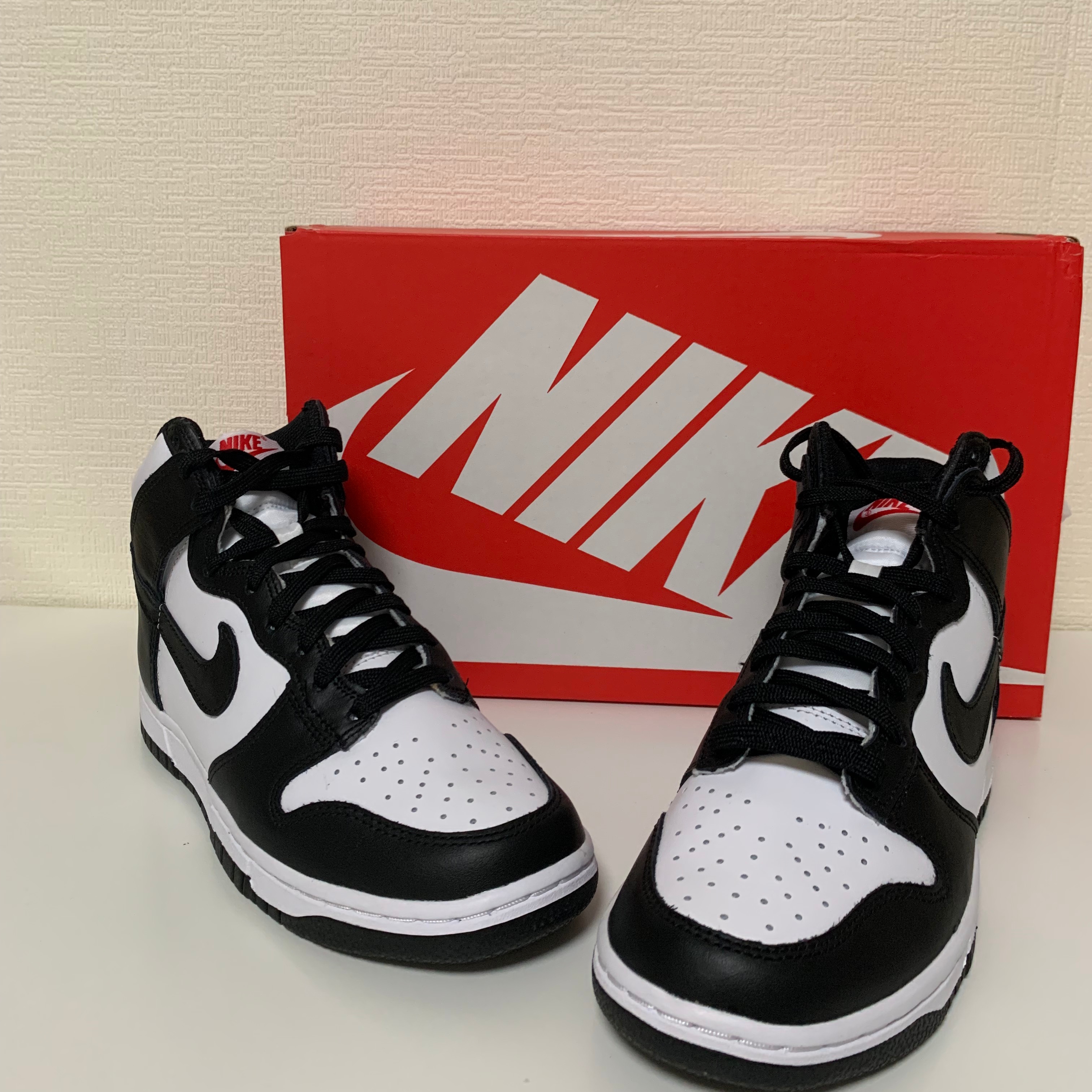 (W) Nike Dunk High Black and White 착용 스타일 - 1