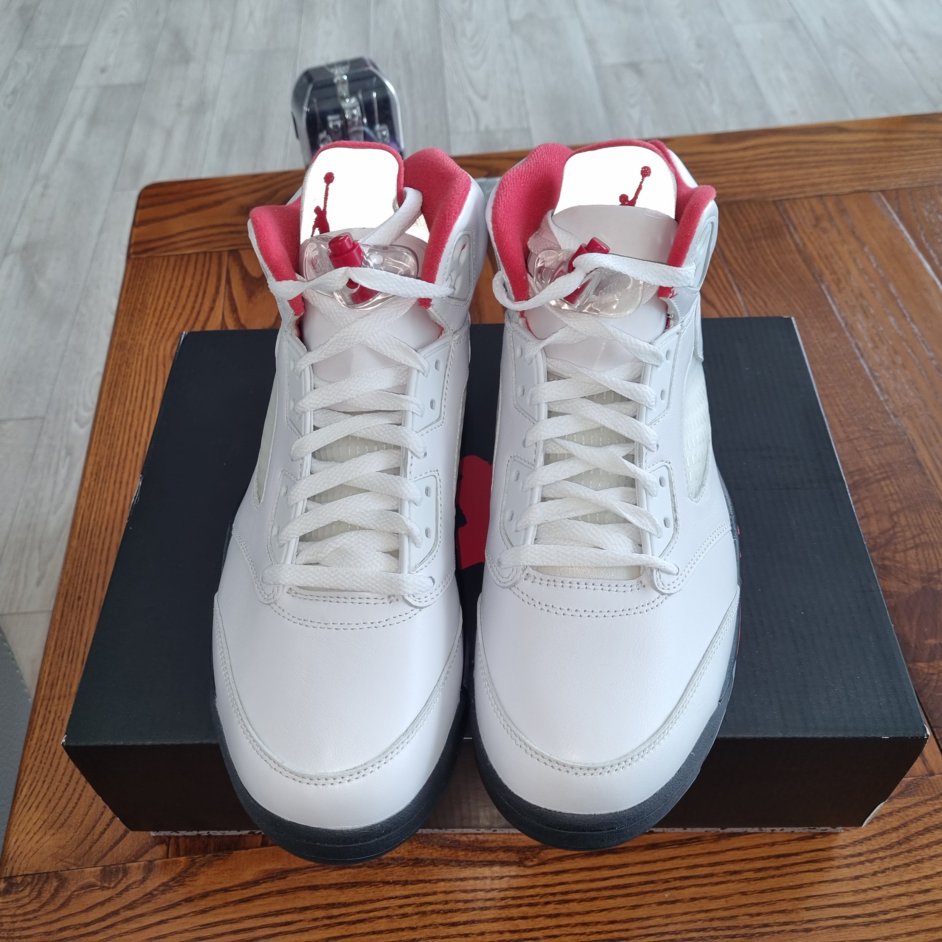 Jordan 5 Retro Fire Red Silver Tongue 2020 착용 스타일 - 2