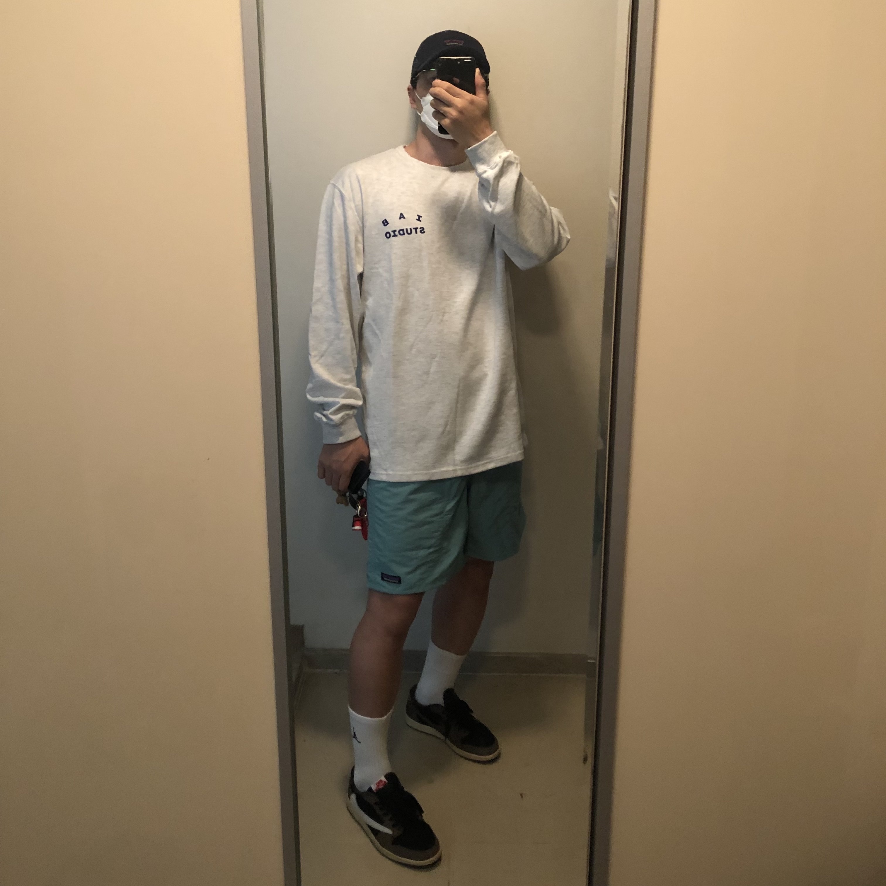 IAB Studio Long Sleeve Light Gray, Jordan 1 x Travis Scott Retro Low OG SP Mocha 착용 스타일