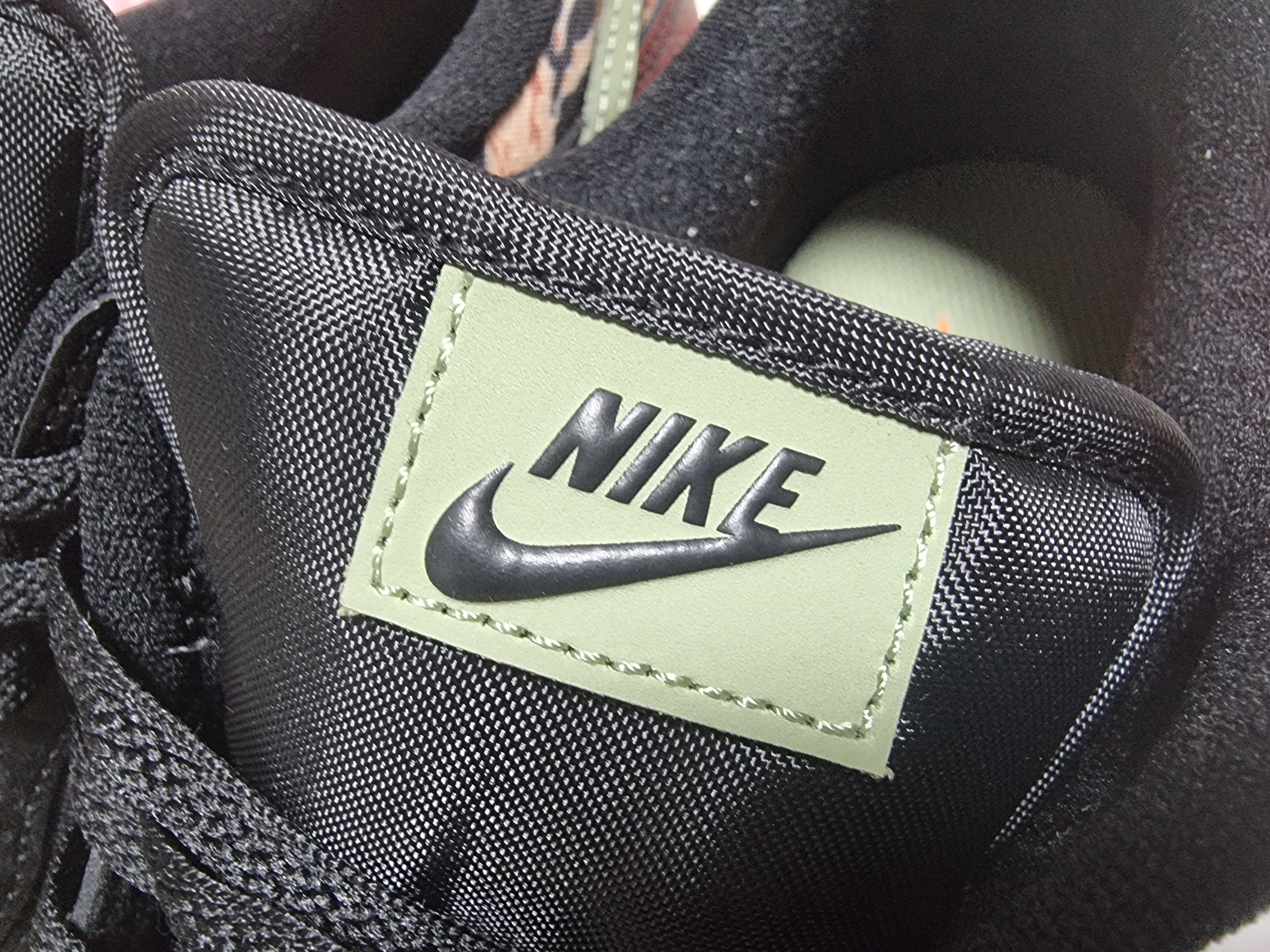 Nike Dunk Low SE Black Multi Camo 착용 스타일 - 3